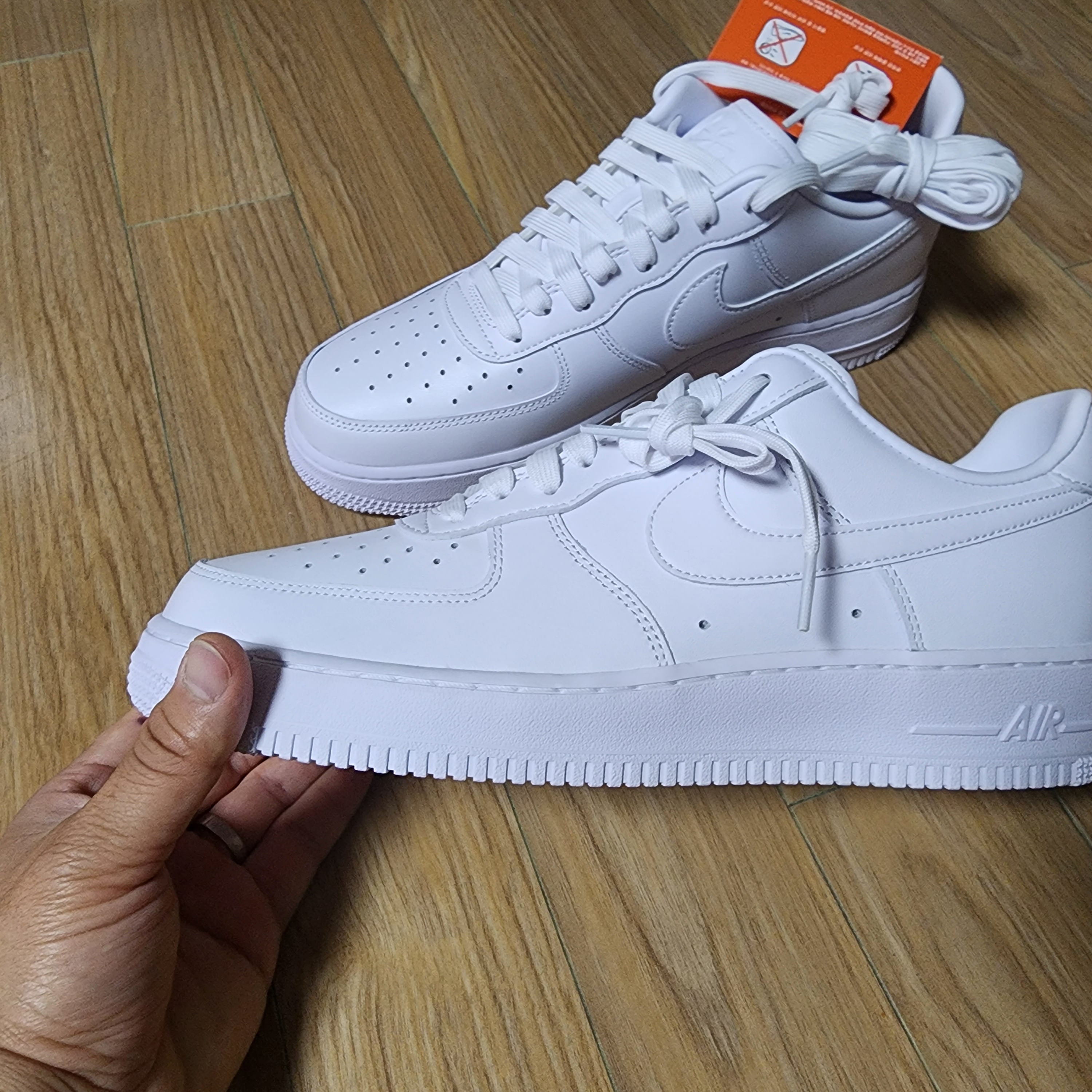 Jordan 1 Low Golf Wolf Grey 착용 스타일 - 5