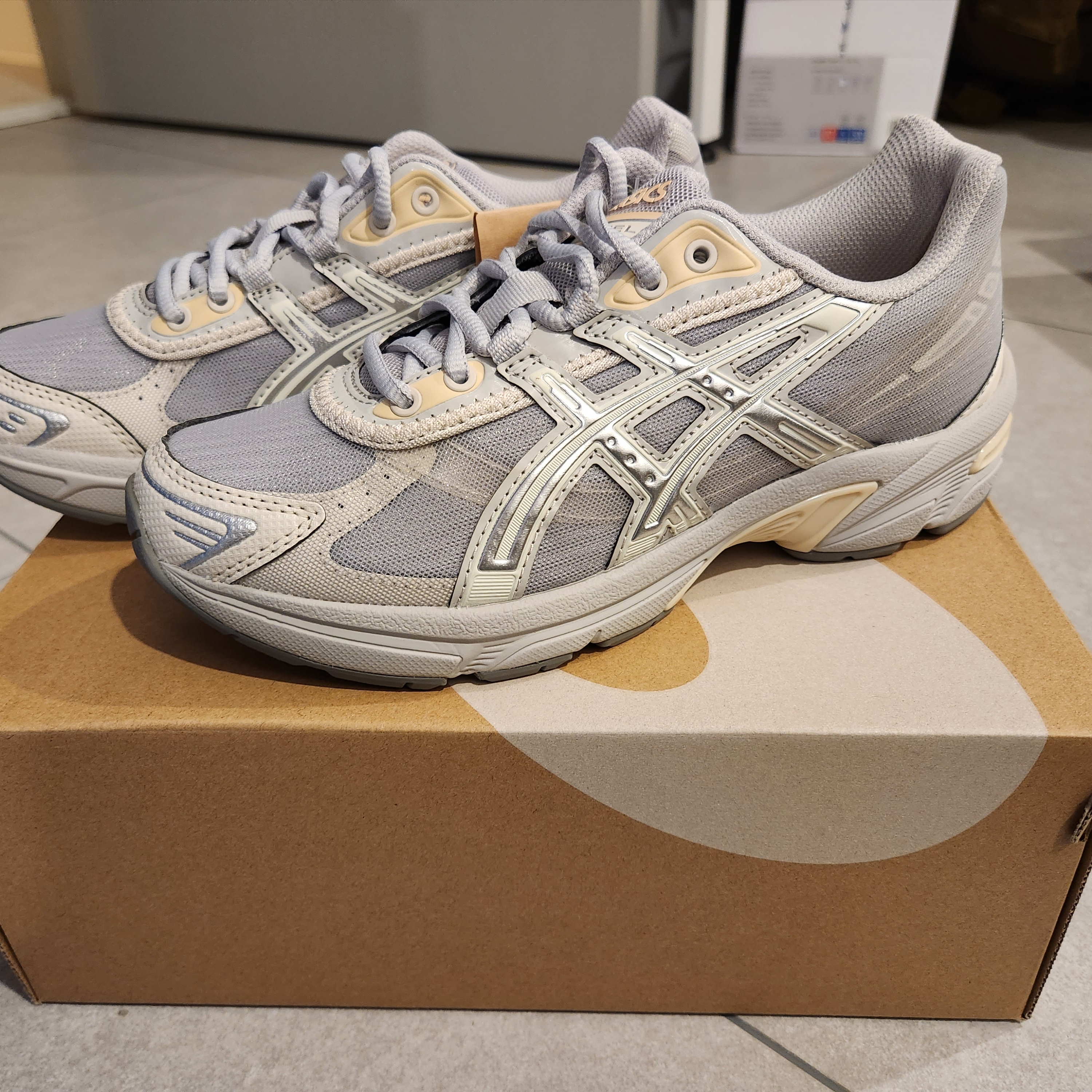 Asics Gel-1130 RE Oyster Grey Pure Silver 착용 스타일