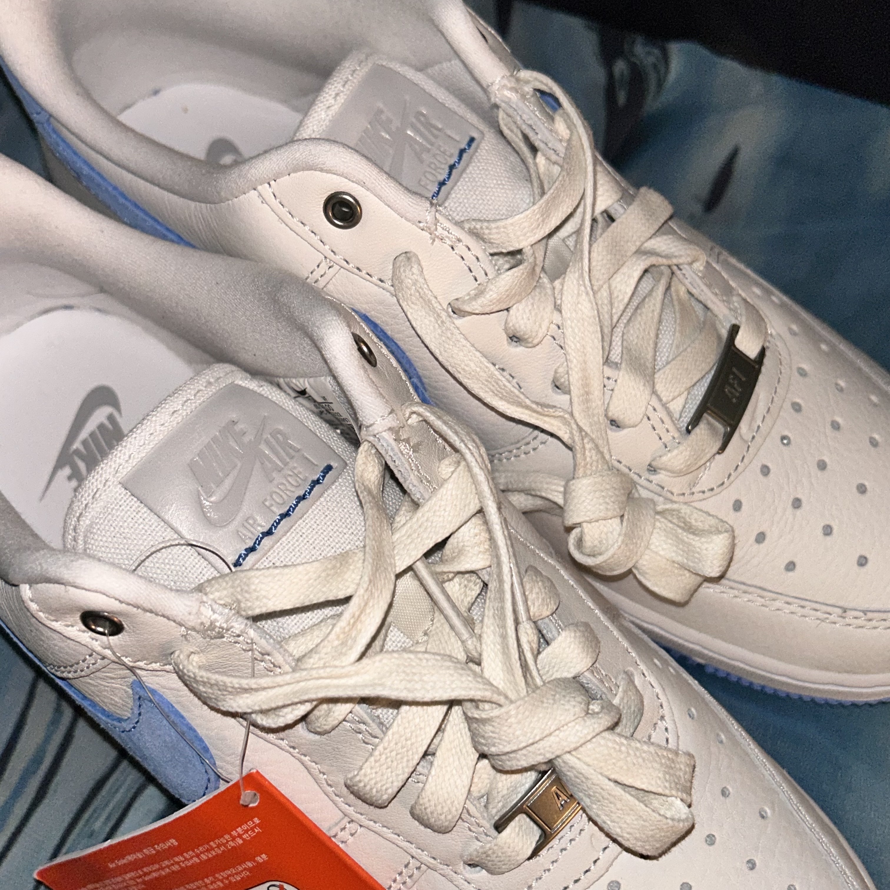 (W) Nike Air Force 1 LXX University Blue 착용 스타일 - 5