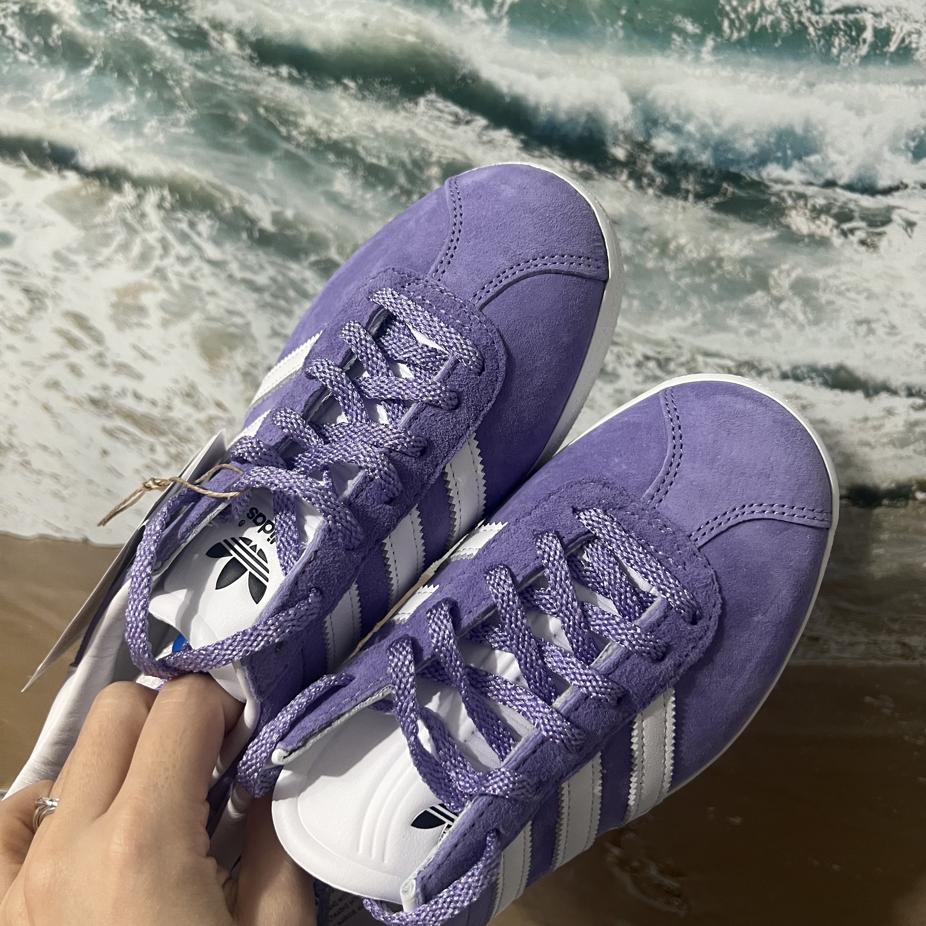 Adidas Gazelle 85 Magic Lilac Cloud White, Adidas Gazelle Almost Yellow 착용 스타일 - 1