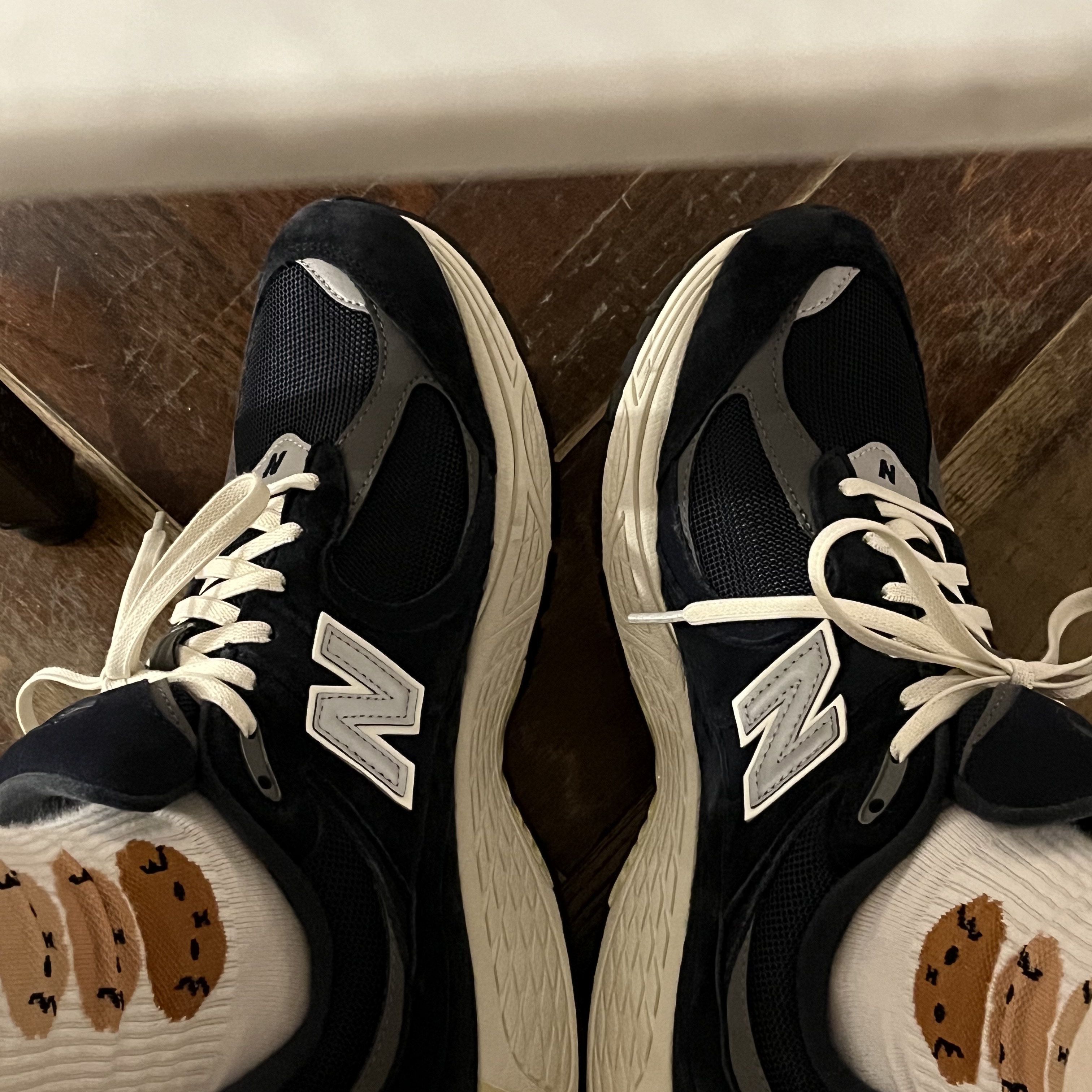 New Balance 2002R Eclipse Castlerock 착용 스타일