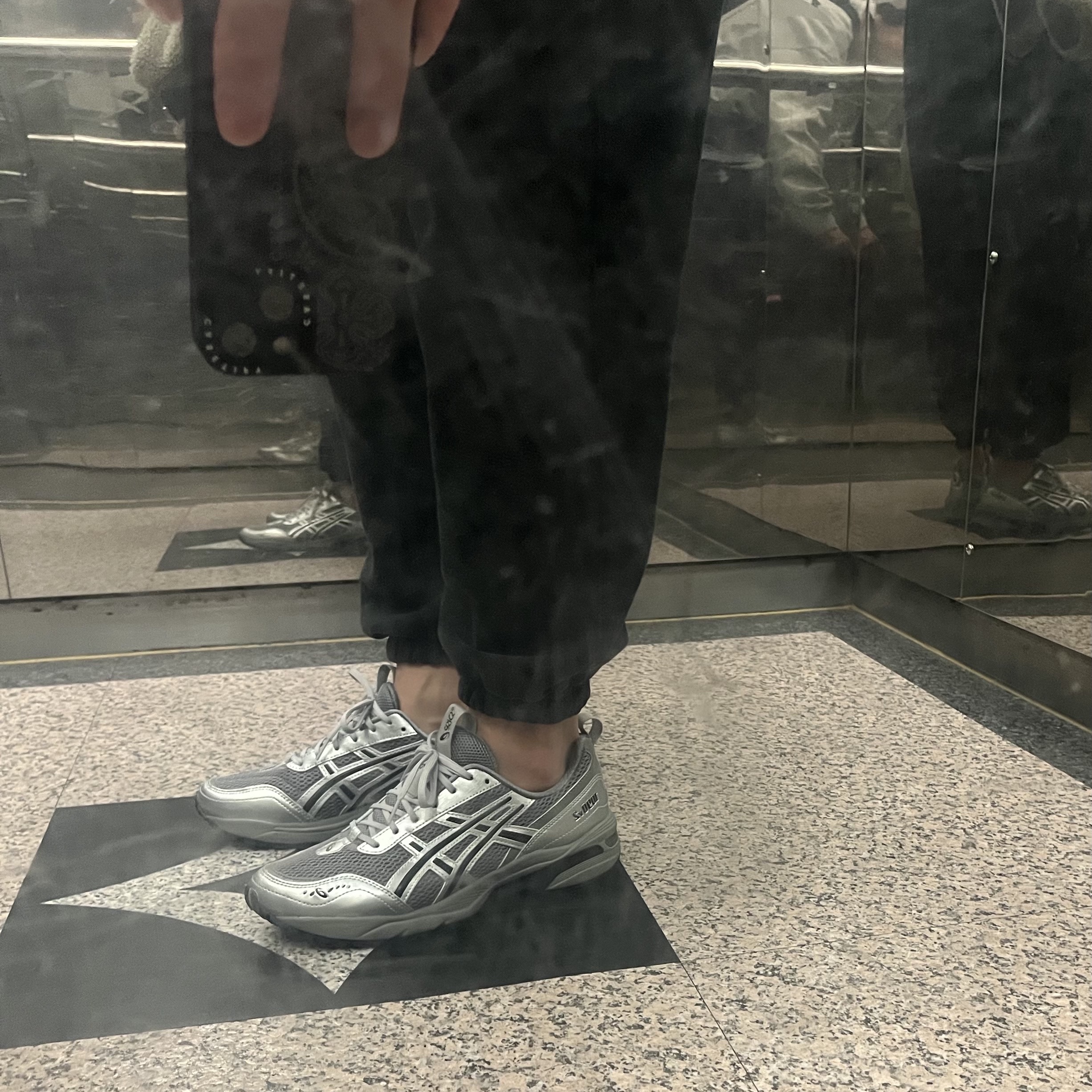 Asics x Freja Wewer Gel-1090 V2 Clay Grey Pure Silver 착용 스타일 - 2