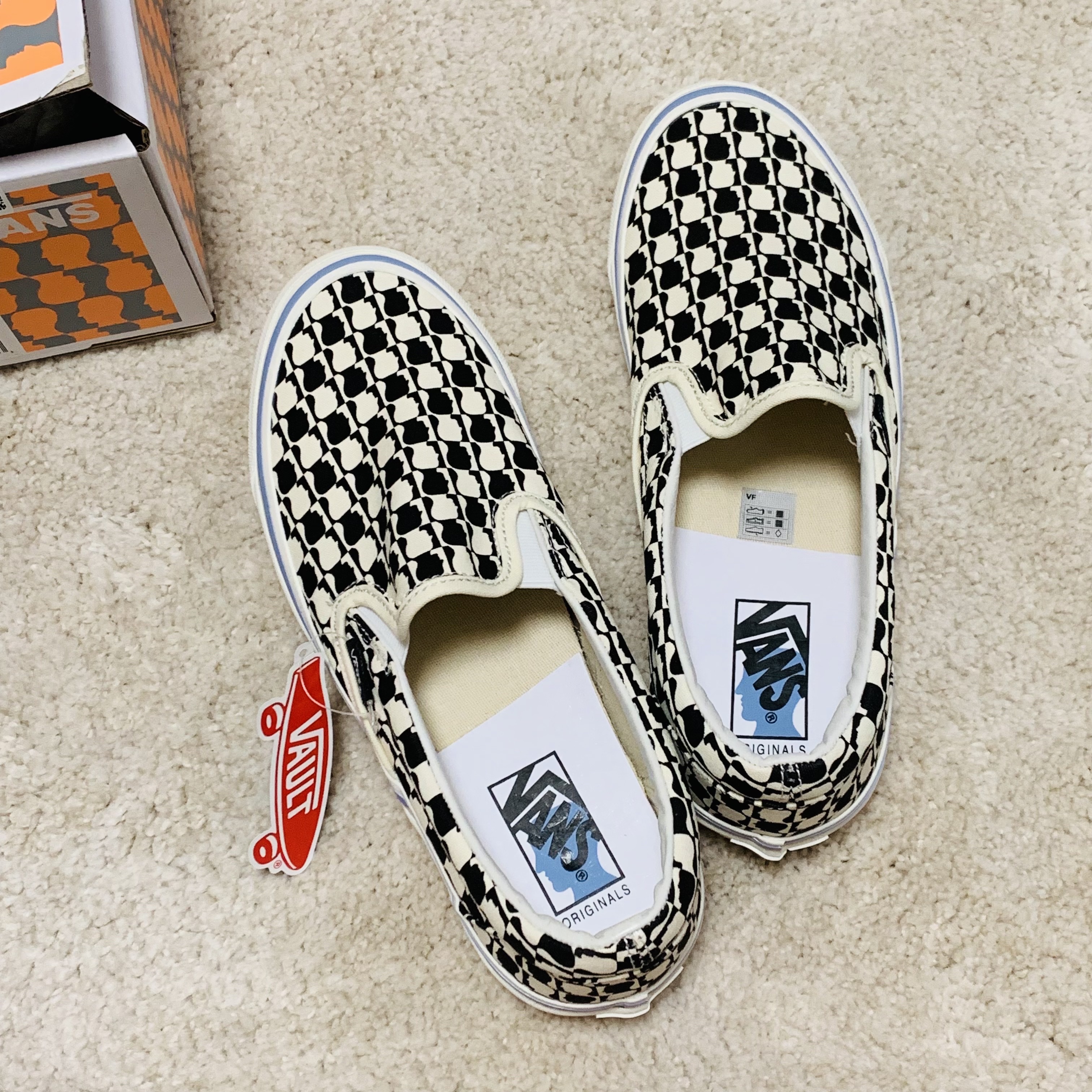 Vans Vault x Brain Dead OG Slip-On LX Black White 착용 스타일 - 2