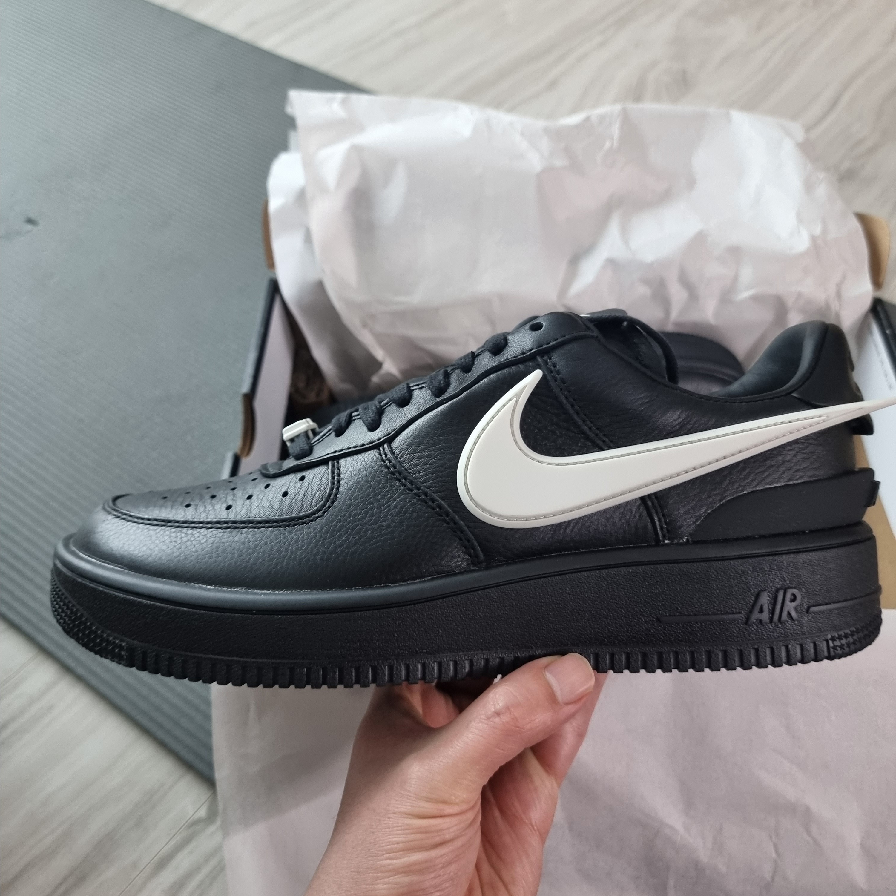 Nike x Ambush Air Force 1 Low SP Black 착용 스타일 - 2