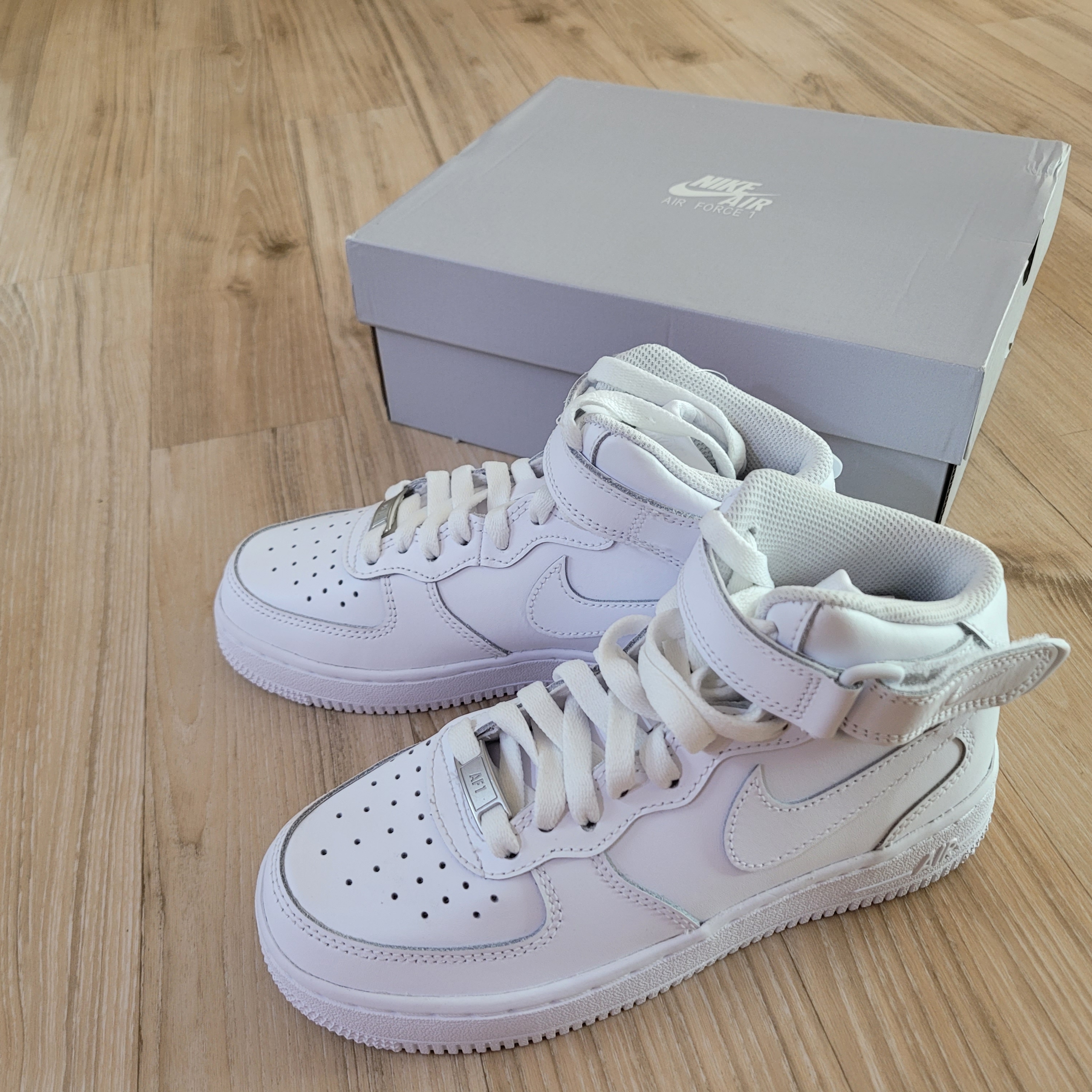 (GS) Nike Air Force 1 Mid LE White 착용 스타일 - 3
