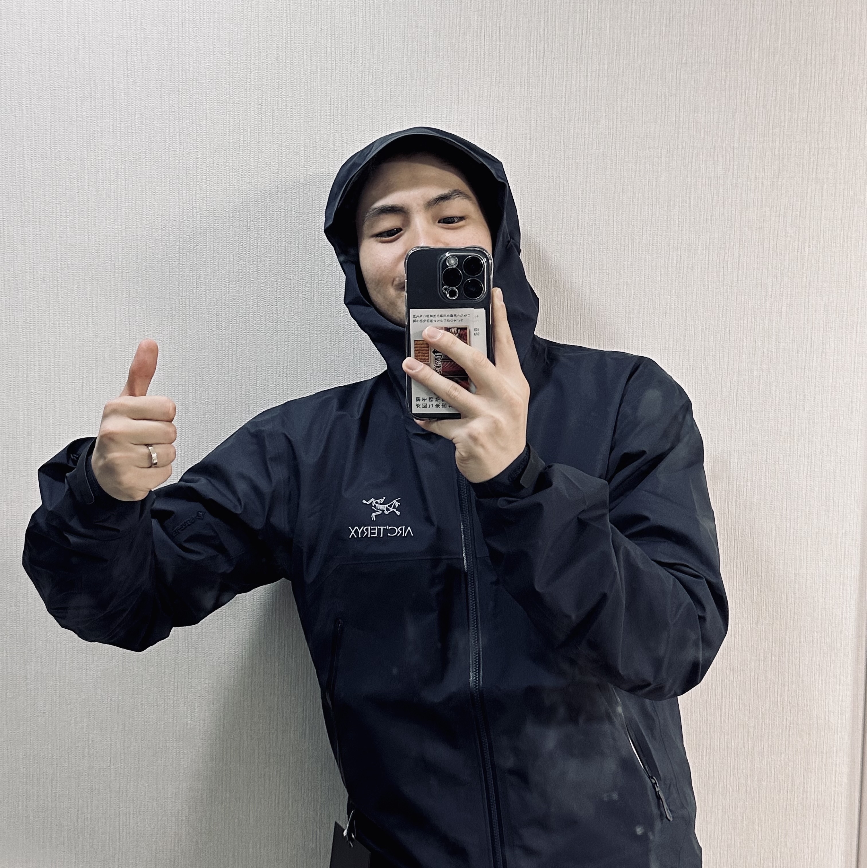Arc'teryx Beta Jacket Black Sapphire 착용 스타일