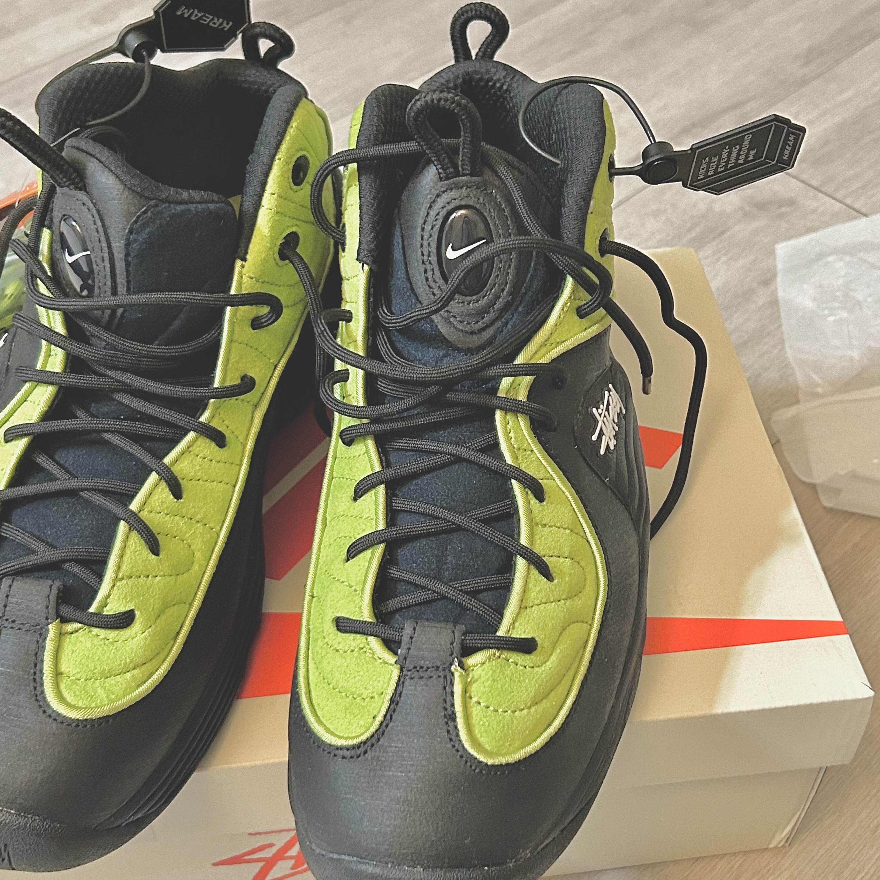 Nike x Stussy Air Penny II Vivid Green and Black 착용 스타일 - 2