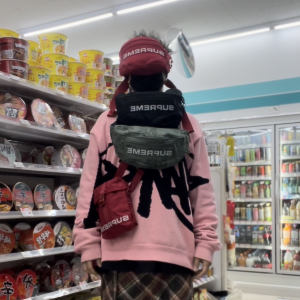 Supreme Field Side Bag Red - 23SS 착용 스타일 - 4