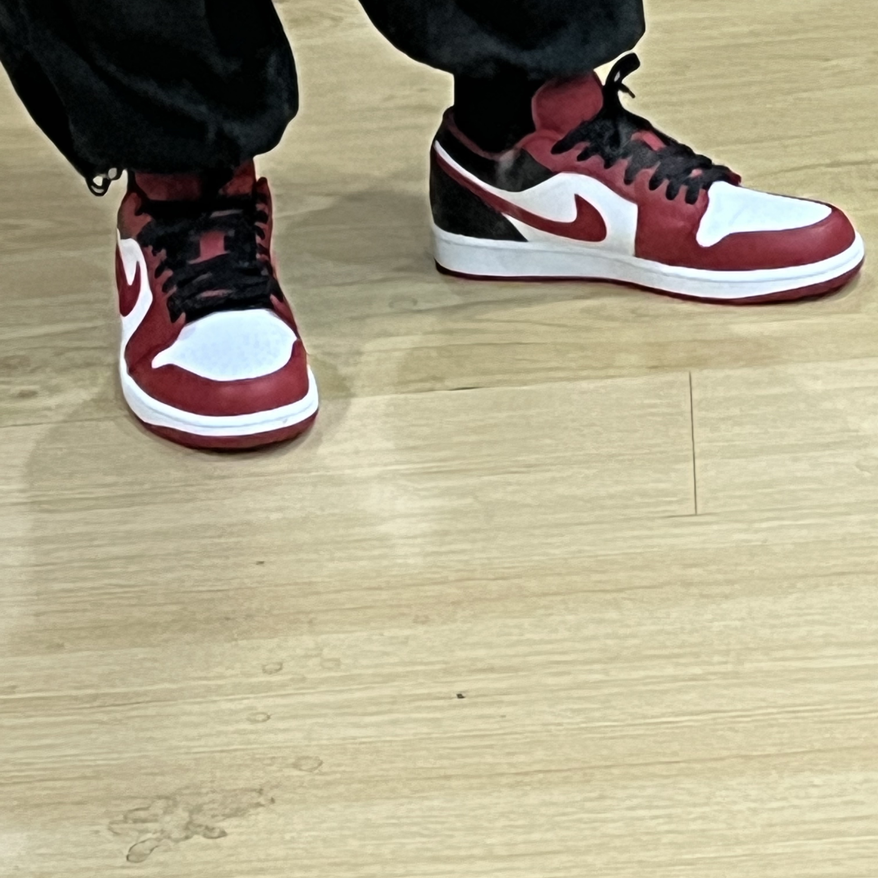 Jordan 1 Low White Gym Red Black 착용 스타일