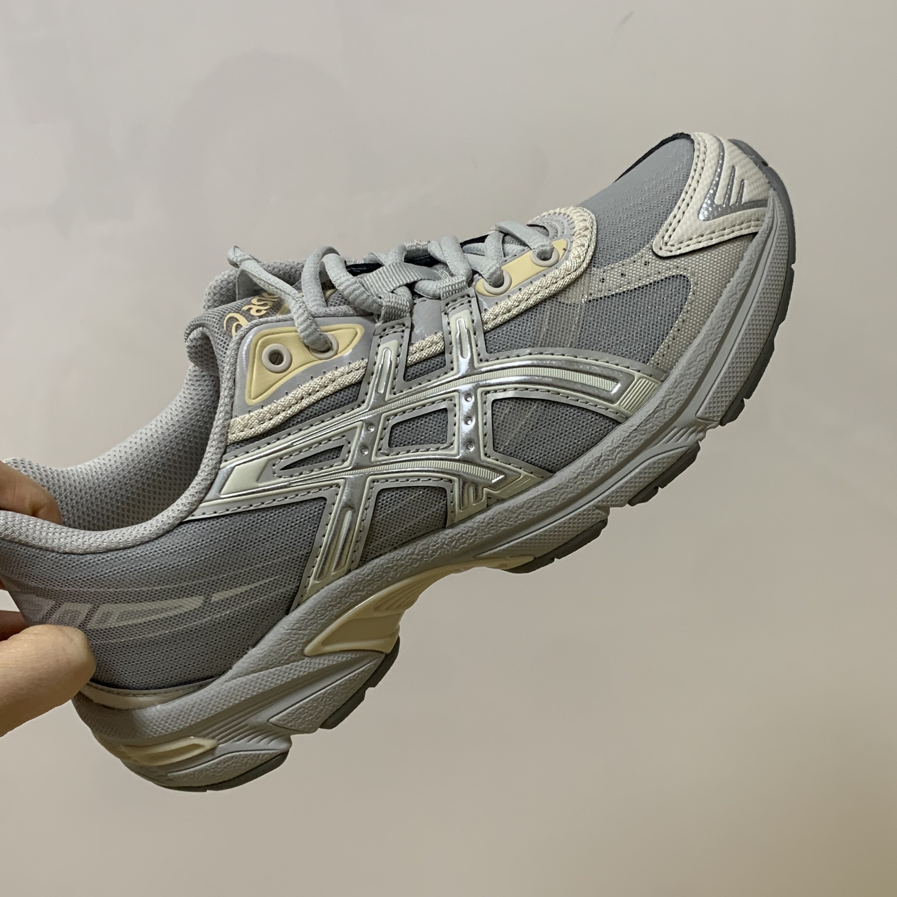 Asics Gel-1130 RE Oyster Grey Pure Silver 착용 스타일 - 1