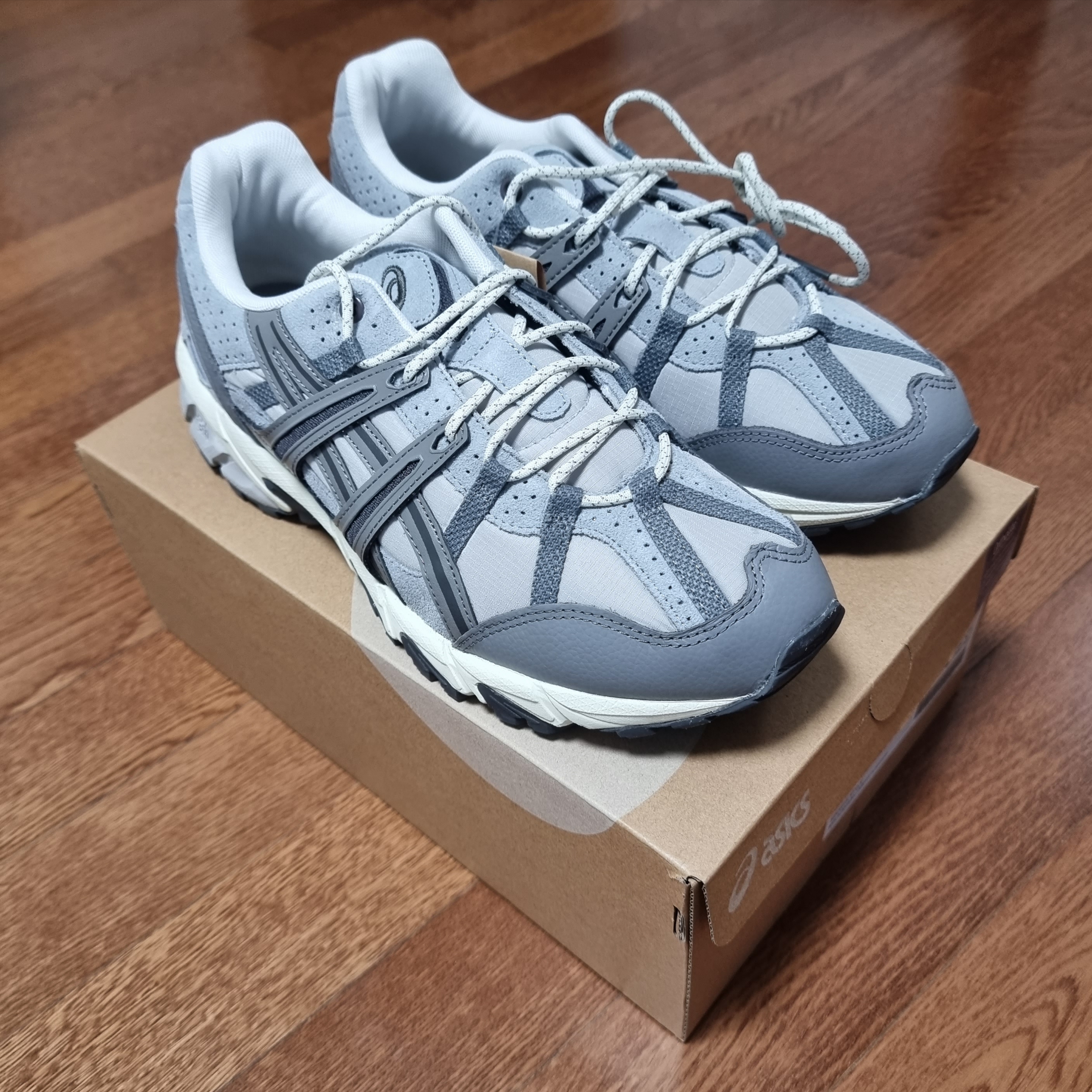 Asics Gel-Sonoma 15-50 Oyster Grey Clay Grey 착용 스타일