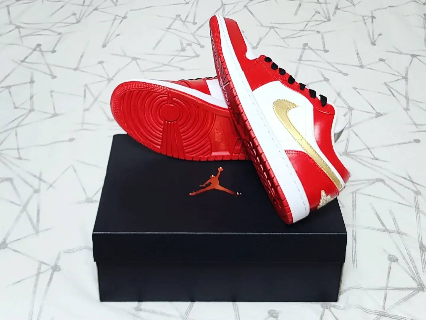Jordan 1 Low Triple White 착용 스타일 - 4