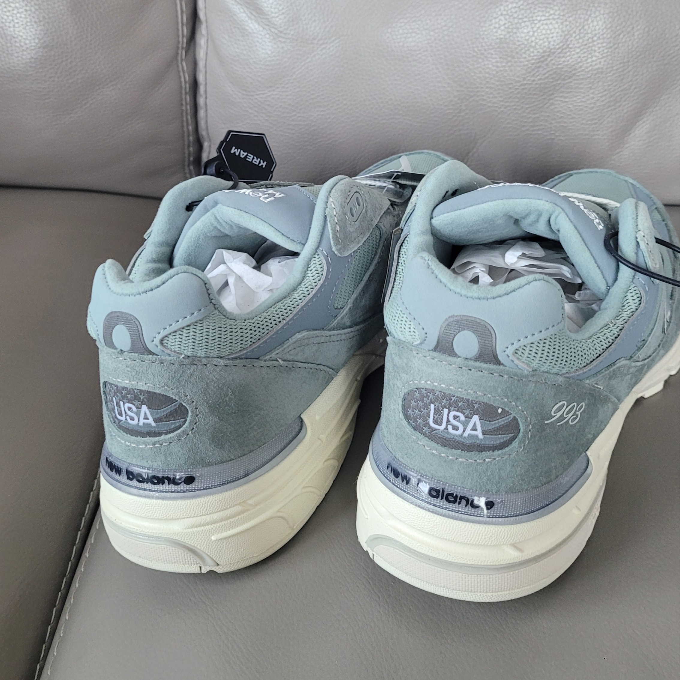 New Balance x Kith 993 Made in USA Slate Grey 착용 스타일 - 3