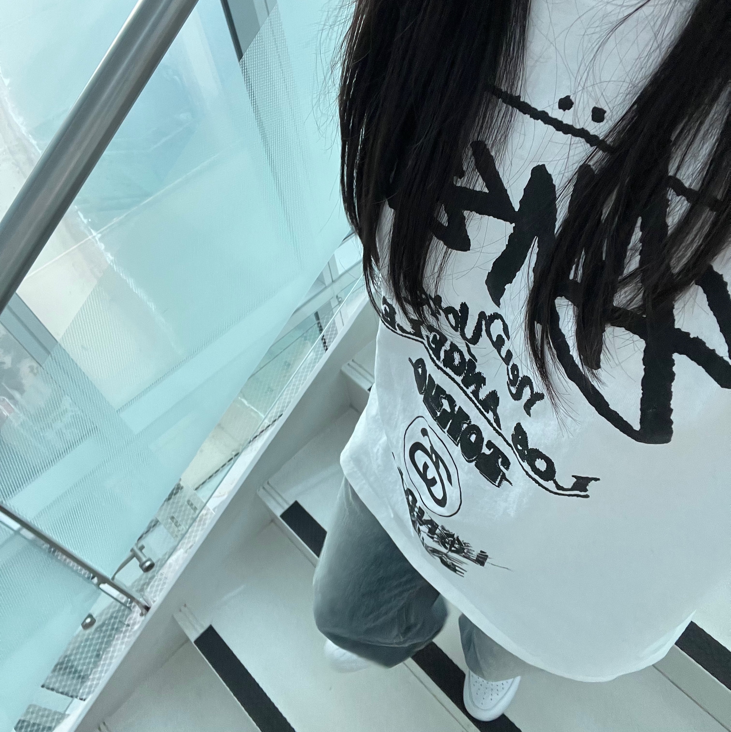 Stussy Tour T-Shirt White, (W) Nike Air Force 1 '07 Low White 착용 스타일