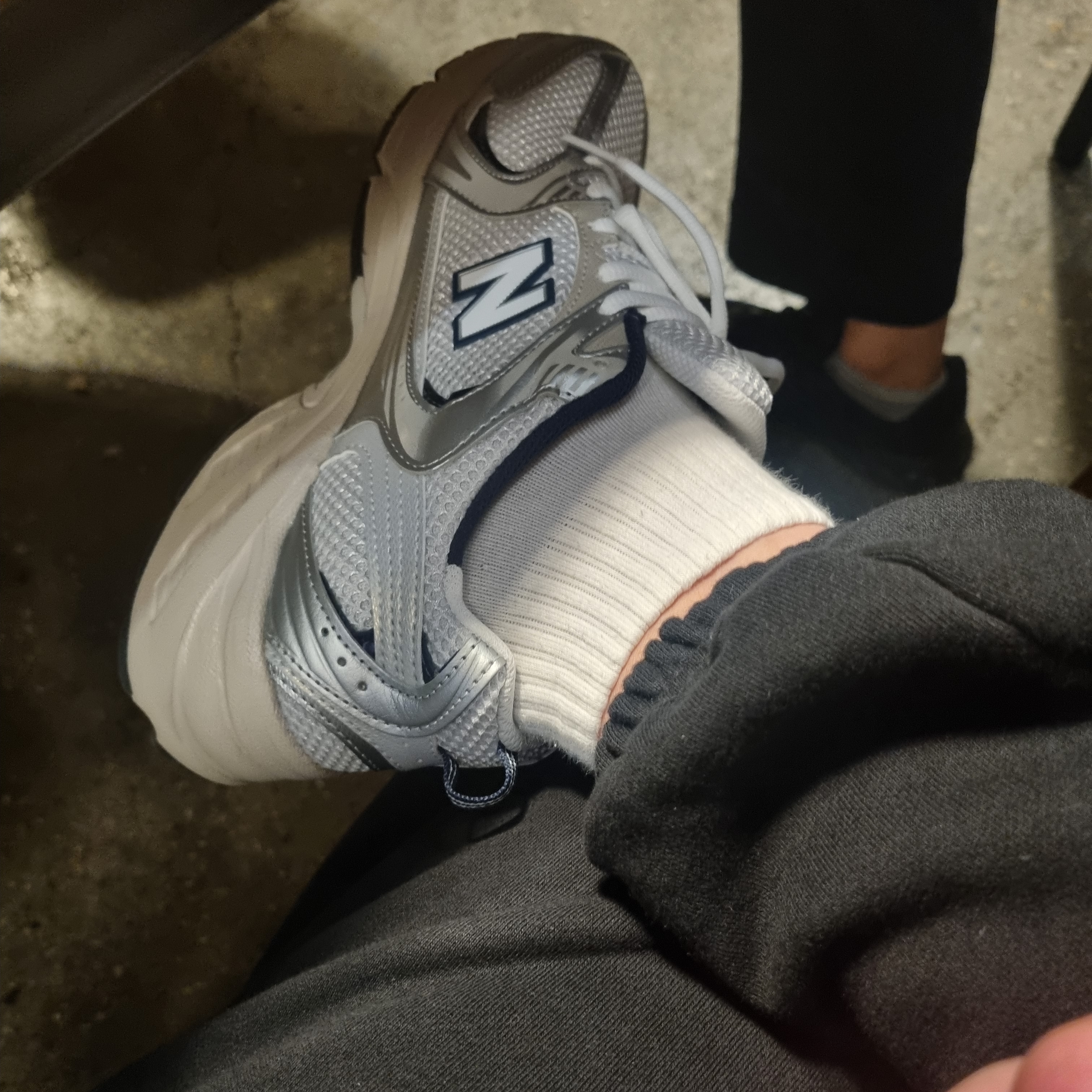 New Balance 530 Steel Grey 착용 스타일