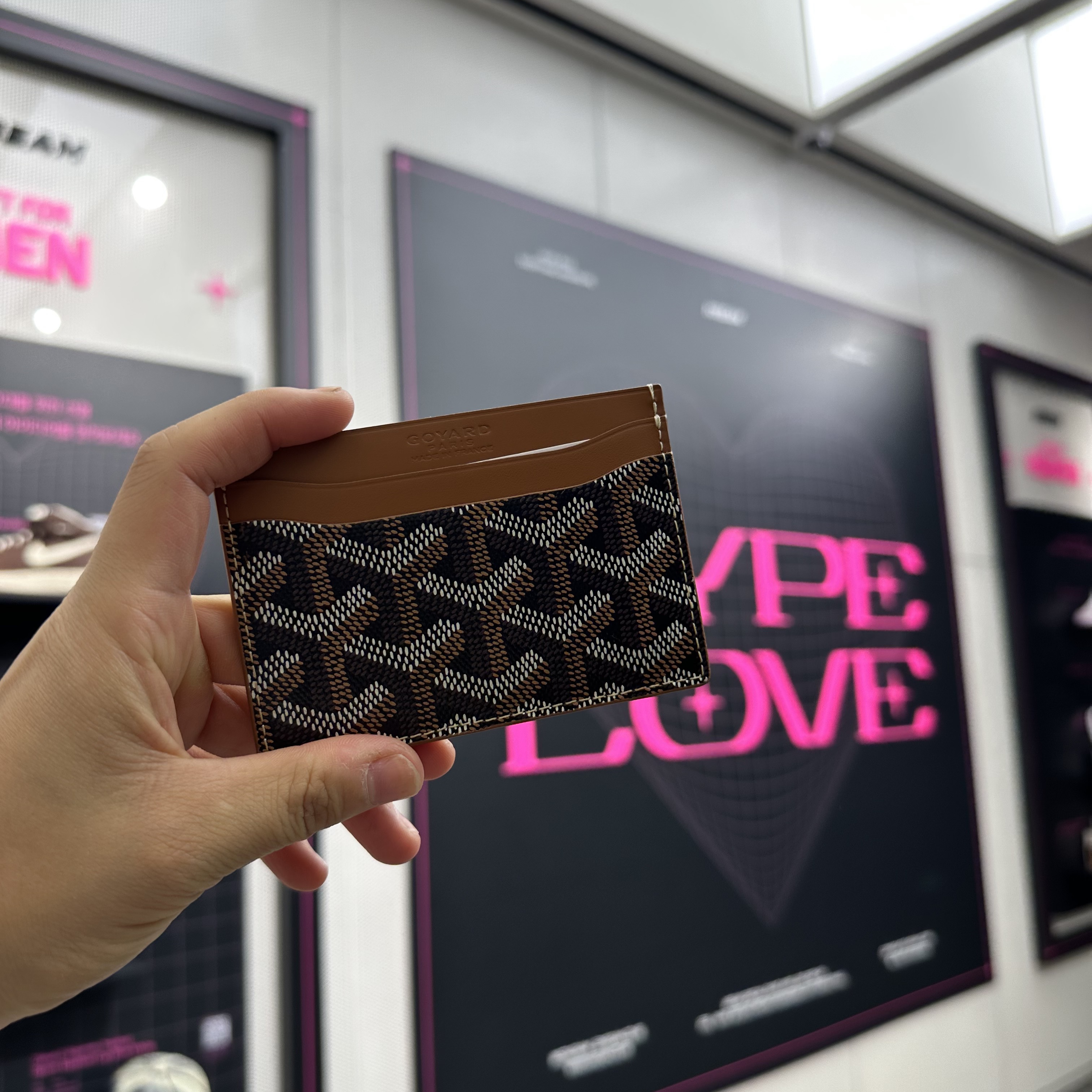 Goyard Saint Sulpice Card Holder Noir Tan 착용 스타일 - 2