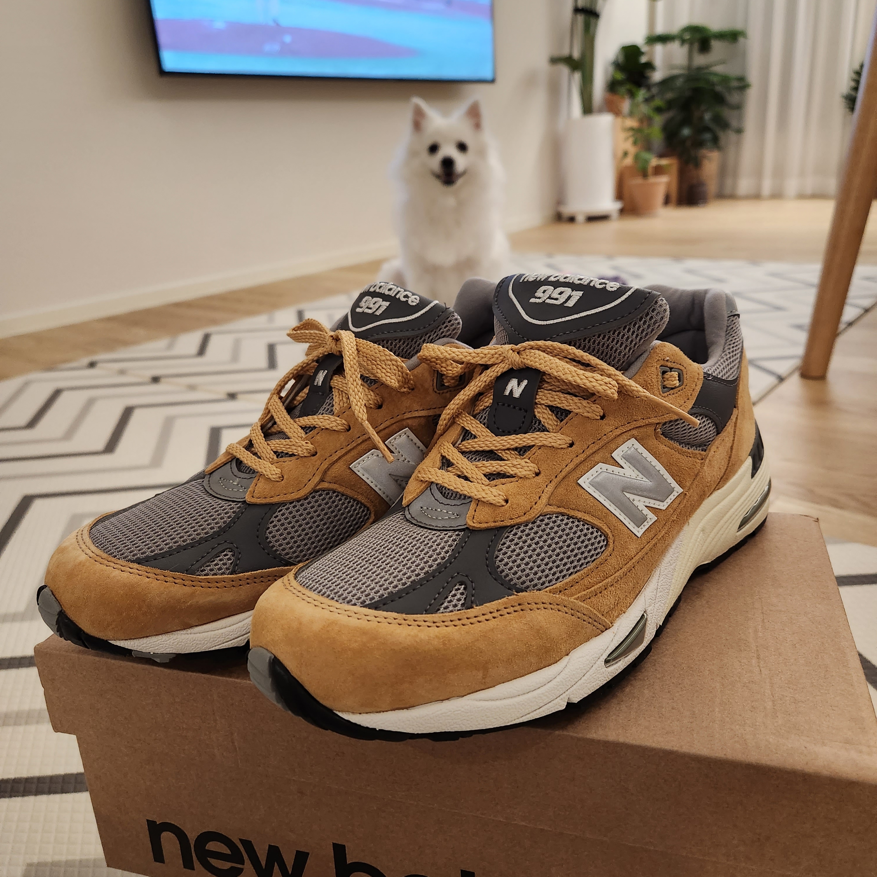 New Balance 991 Made in UK Tan Grey 착용 스타일