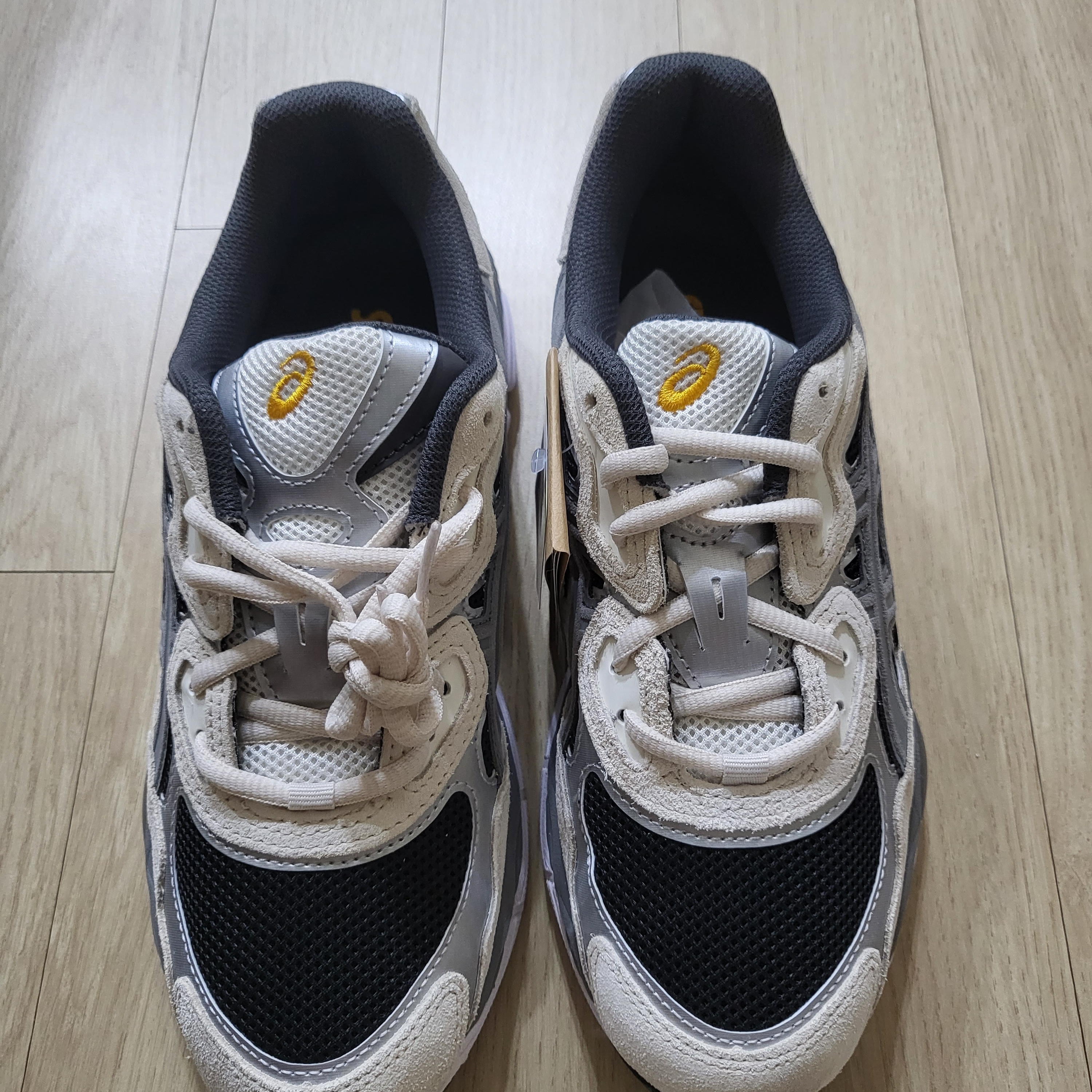 Asics Gel-NYC Black Clay Grey 착용 스타일 - 1
