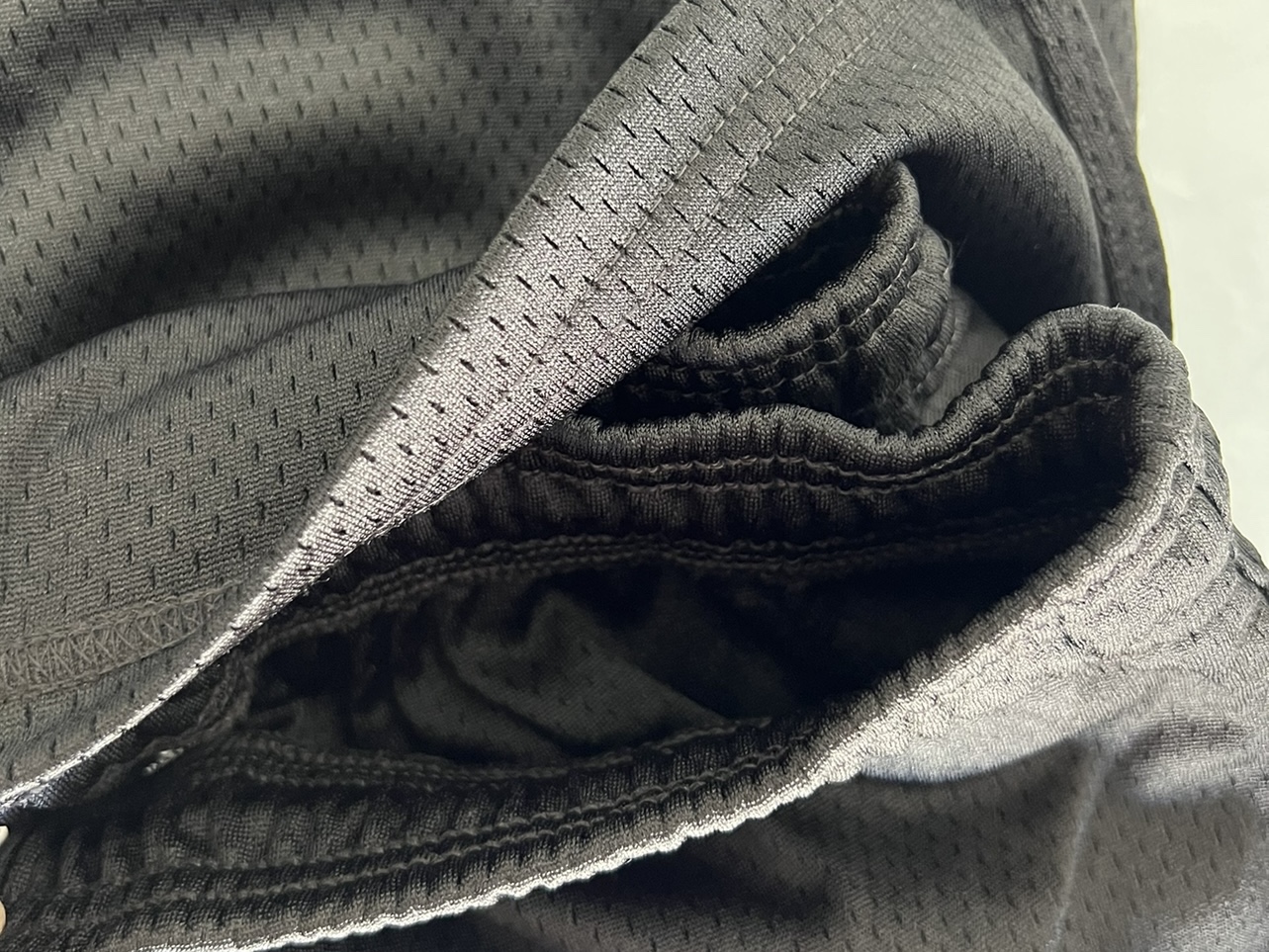 Stussy Big Basic Mesh Shorts Black White 착용 스타일 - 3