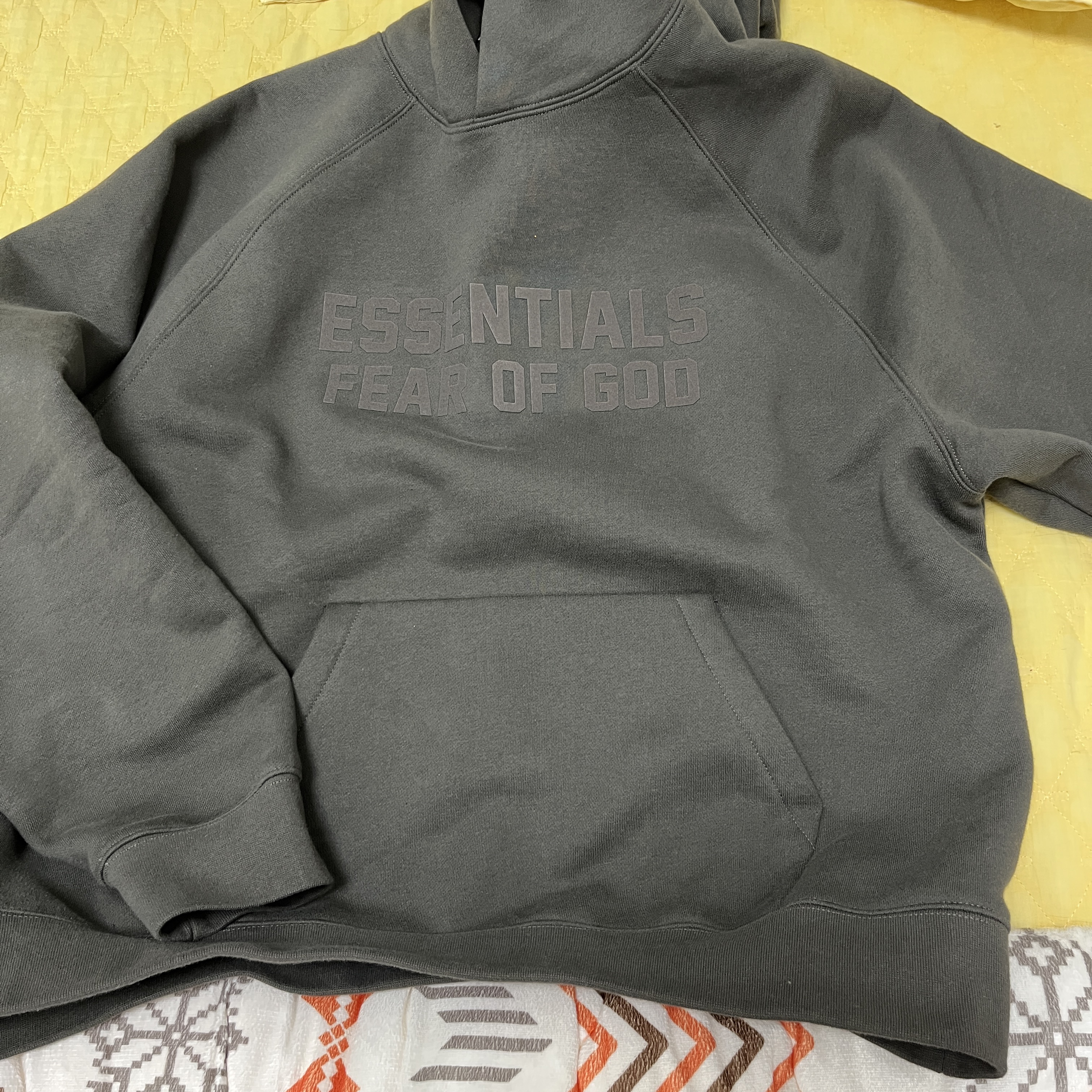 Essentials Hoodie Off Black - 22FW 착용 스타일