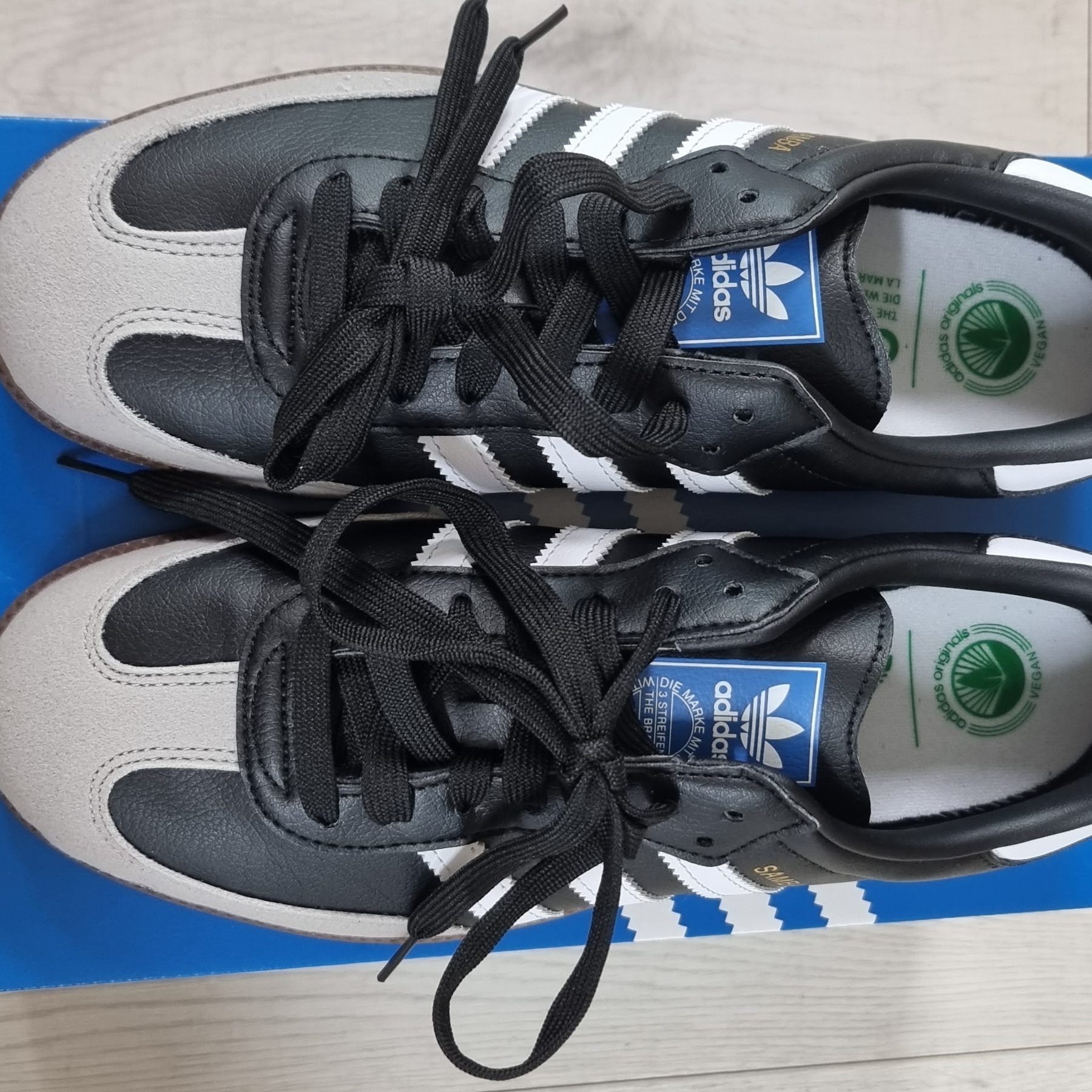 Adidas Samba Vegan Black White 착용 스타일 - 2