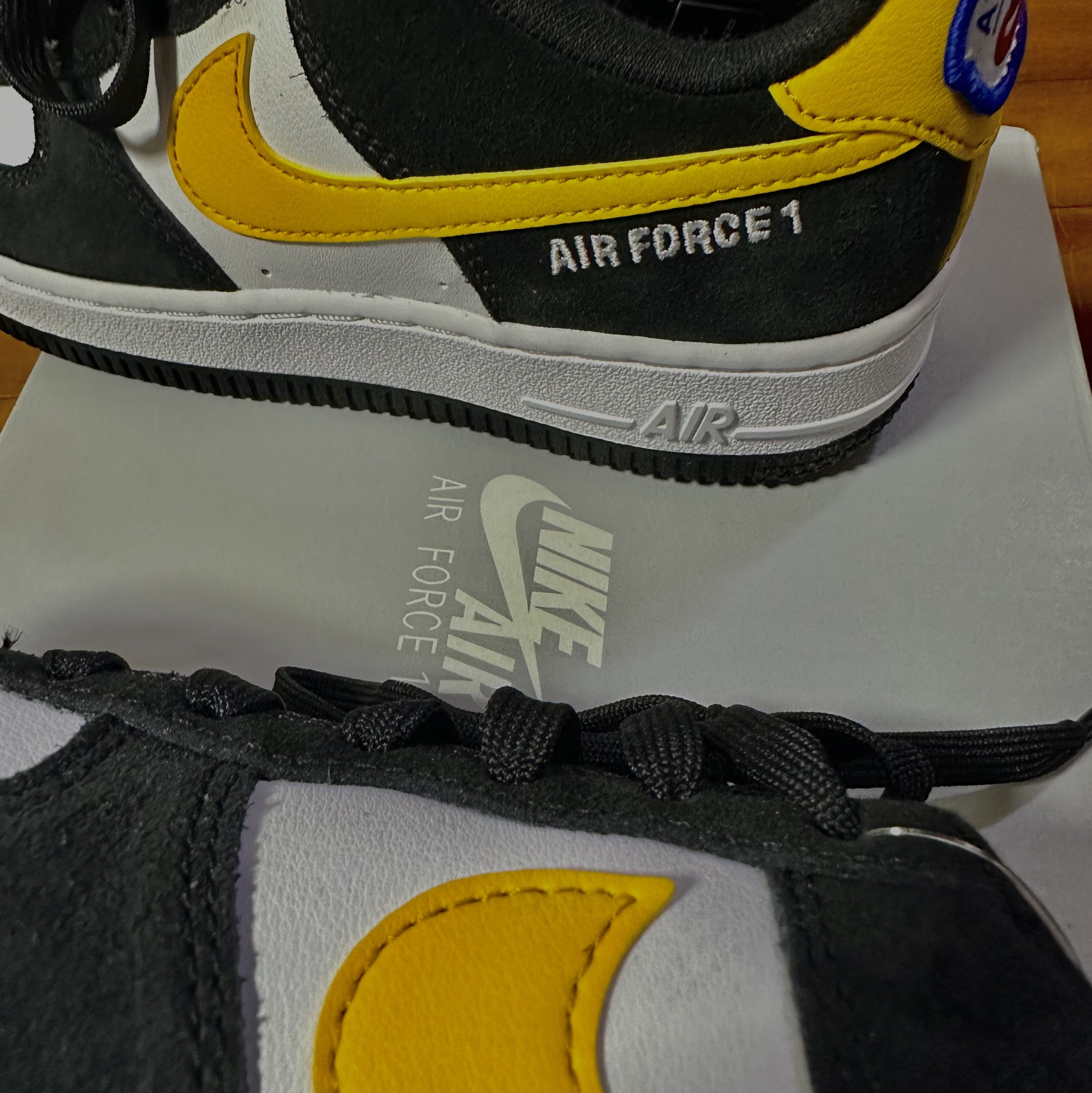 (GS) Nike Air Force 1 LV8 Athletic Club Black Dark Sulfur 착용 스타일