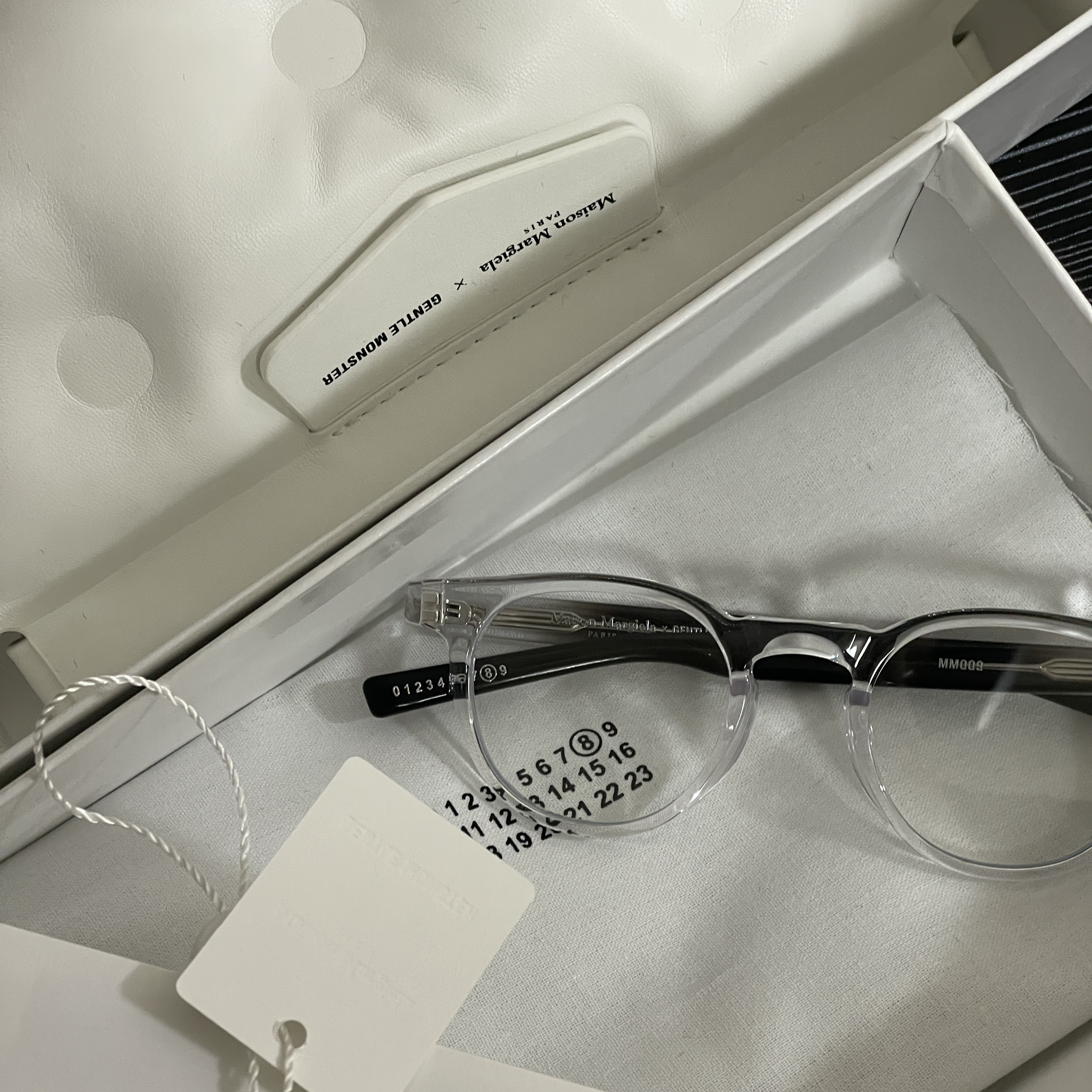Gentle Monster x Maison Margiela MM009 Clear Black Gradient 착용 스타일