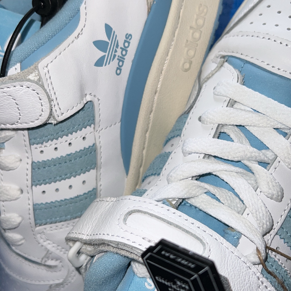 Adidas Forum 84 Low Clear Blue 착용 스타일 - 3