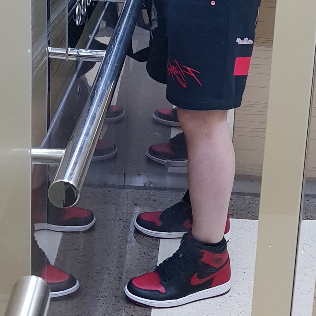 Jordan 1 Retro High OG Bred Banned 2016, Jordan Flight Artist Series By Jacob Rochester Fleece Shorts Black - Asia 착용 스타일