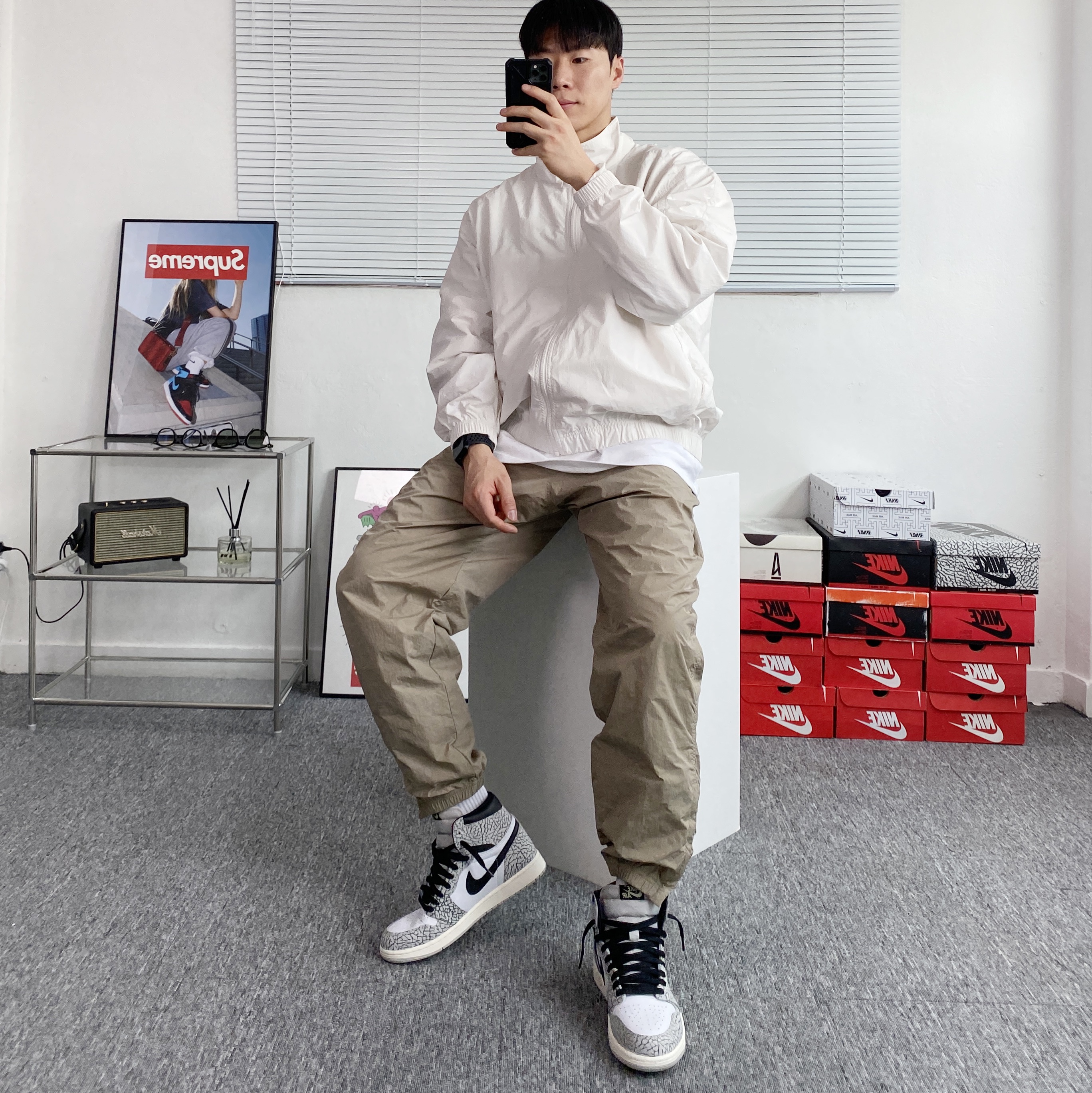 Jordan 1 Retro High OG White Cement, Nike M NRG Track Pants Khaki 착용 스타일 - 3