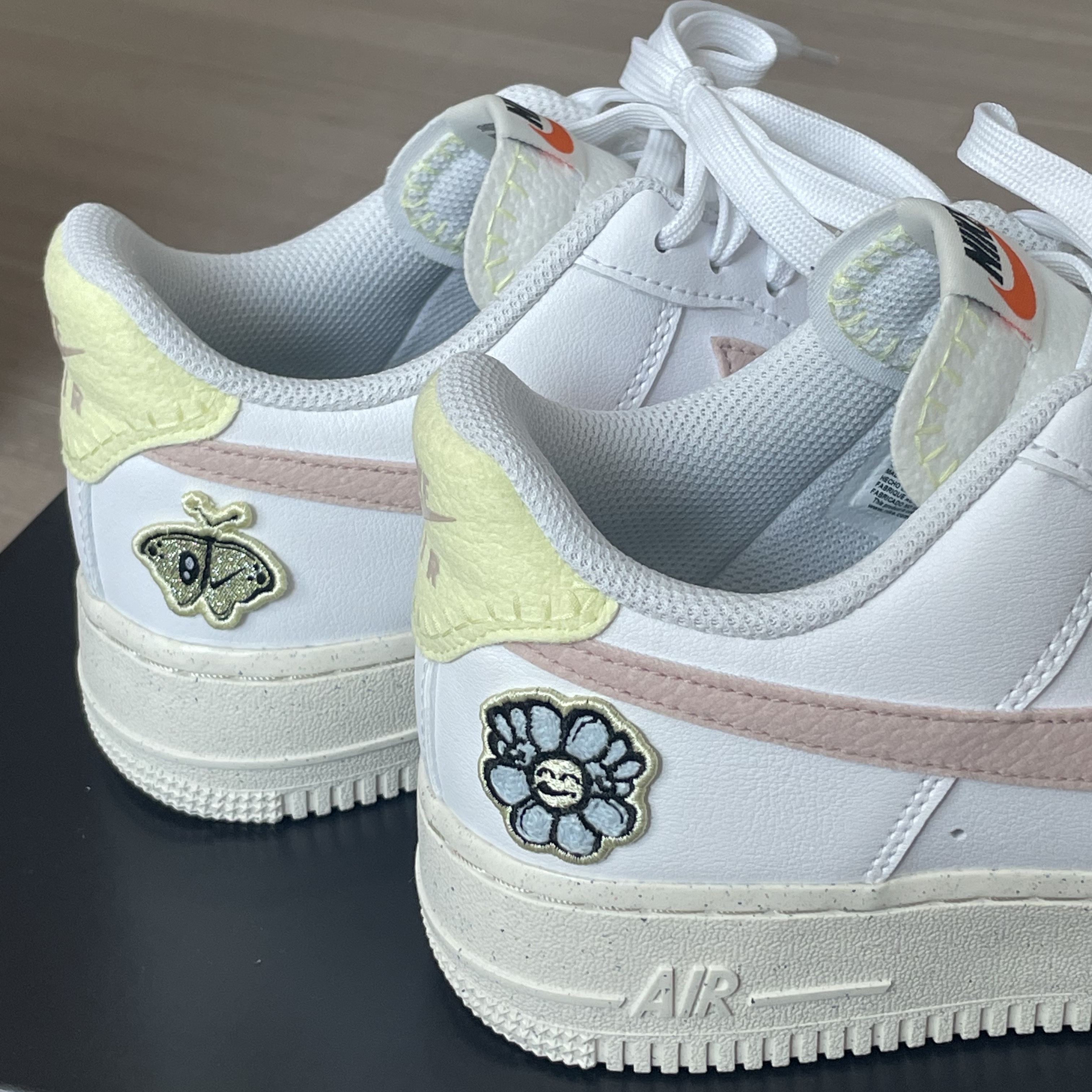 (W) Nike Air Force 1 '07 SE Next Nature White Pink Oxford 착용 스타일 - 1