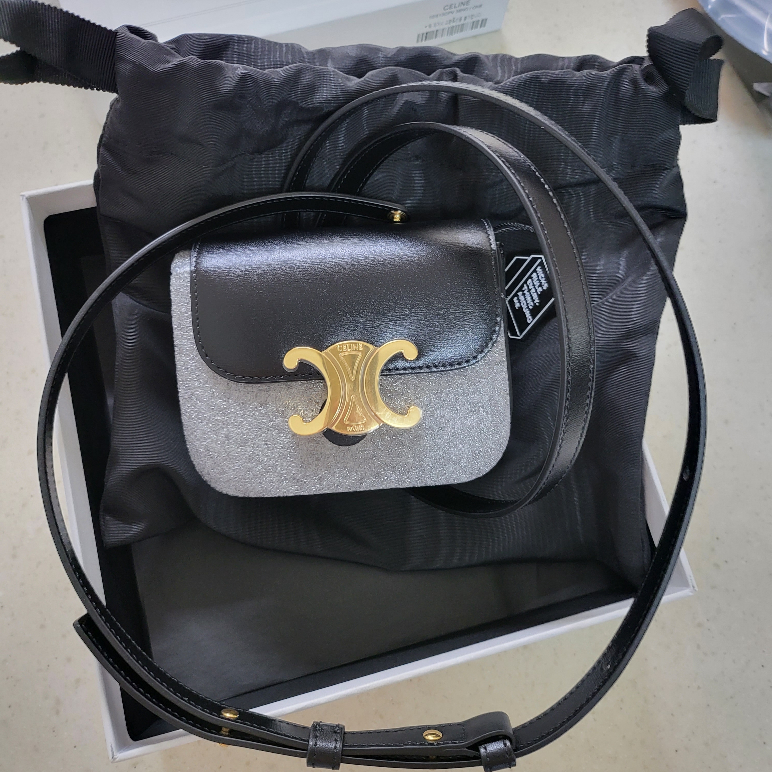 Celine Mini Claude in Shiny Calfskin Black 착용 스타일