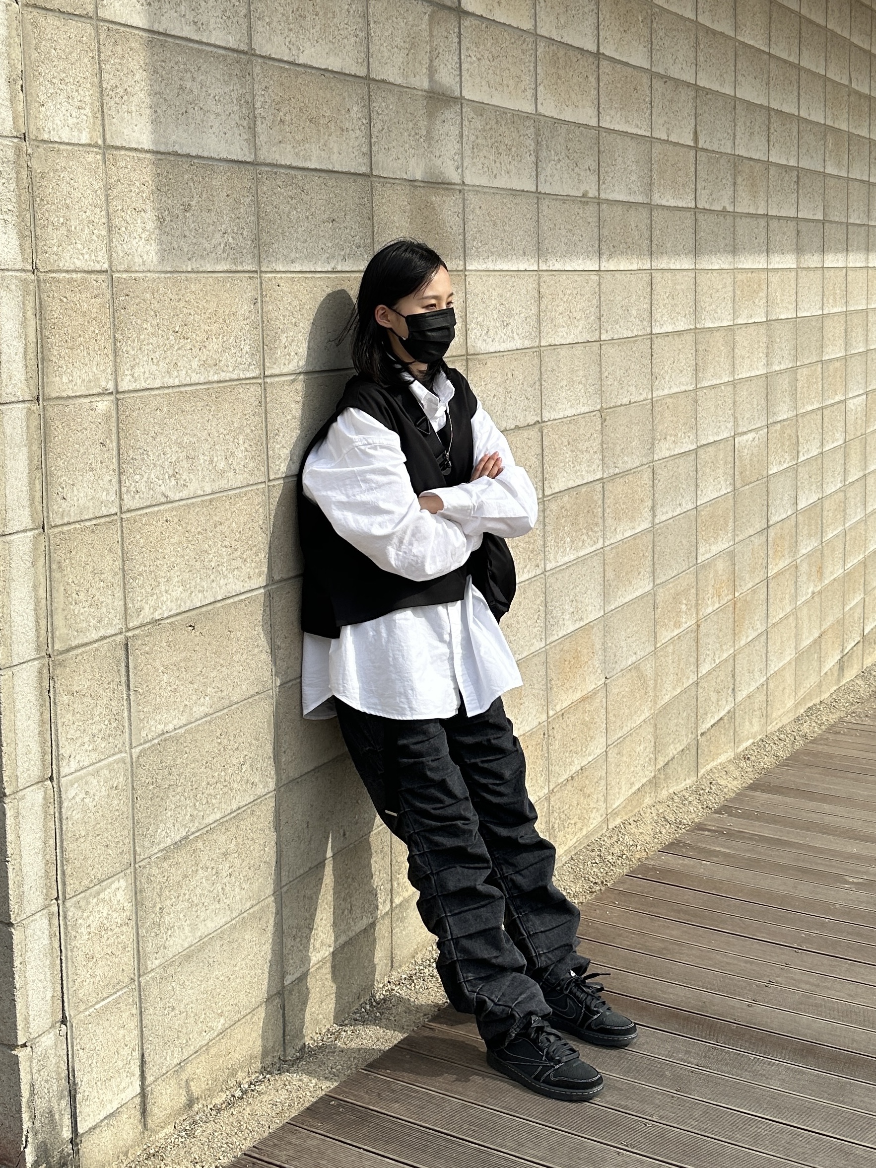 Jordan 1 x Travis Scott Retro Low OG SP Black Phantom 착용 스타일 - 2