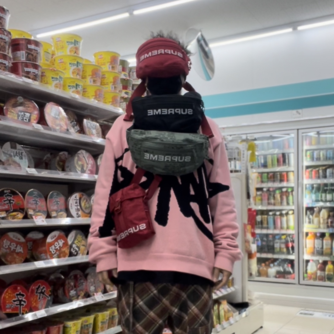 Supreme Field Waist Bag Olive Gonz - 23SS 착용 스타일