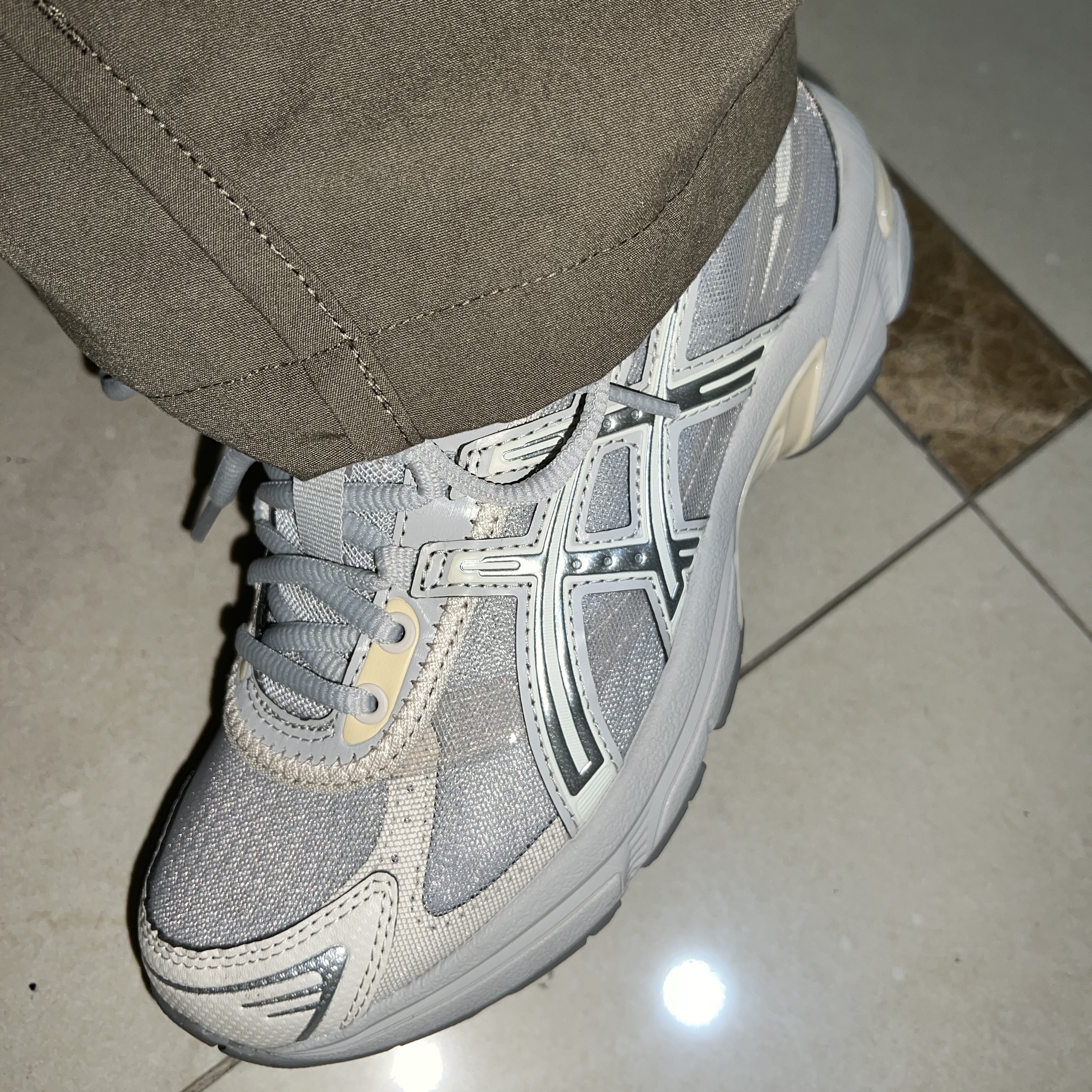Asics Gel-1130 RE Oyster Grey Pure Silver 착용 스타일