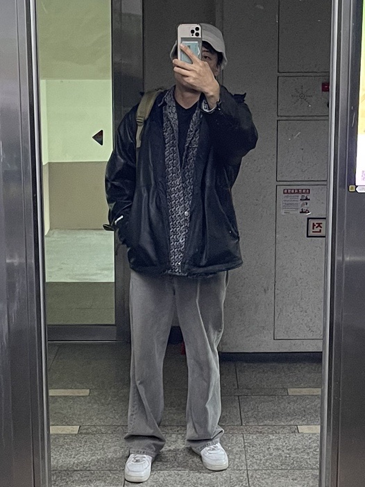 Supreme Monogram Denim Shirt Black - 21FW, Supreme Gore-Tex Leather Jacket Black - 22SS 착용 스타일