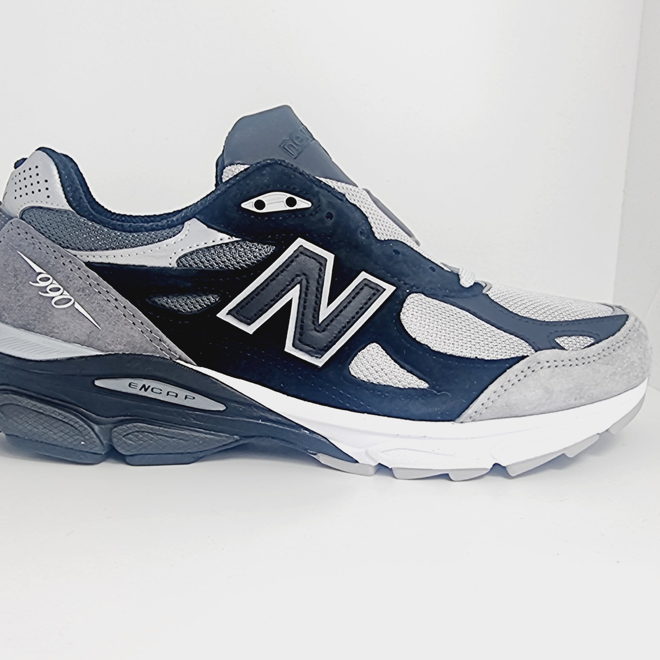 New Balance x DTLR 990v3 Grey Scale 착용 스타일 - 1