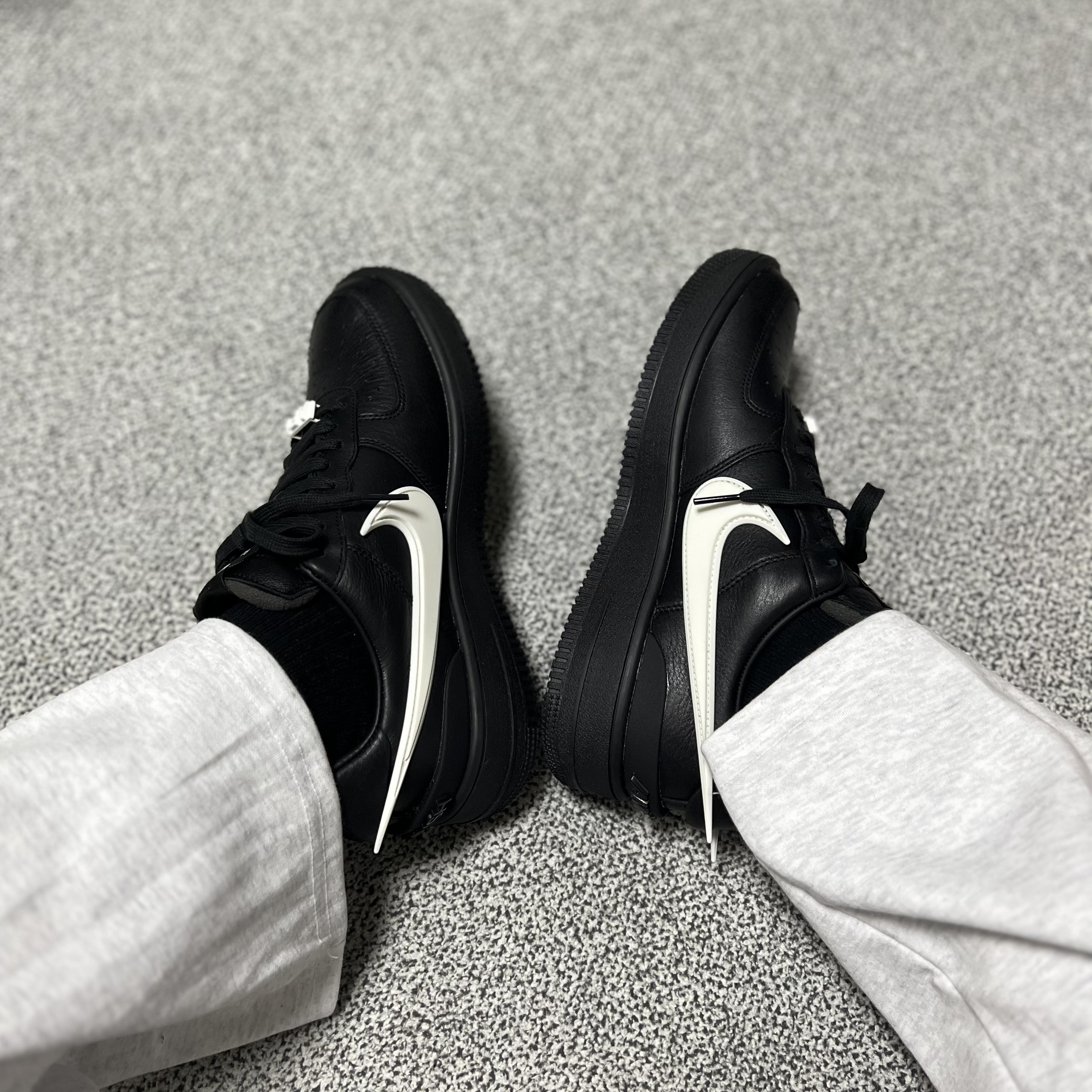 Nike x Ambush Air Force 1 Low SP Black 착용 스타일 - 3