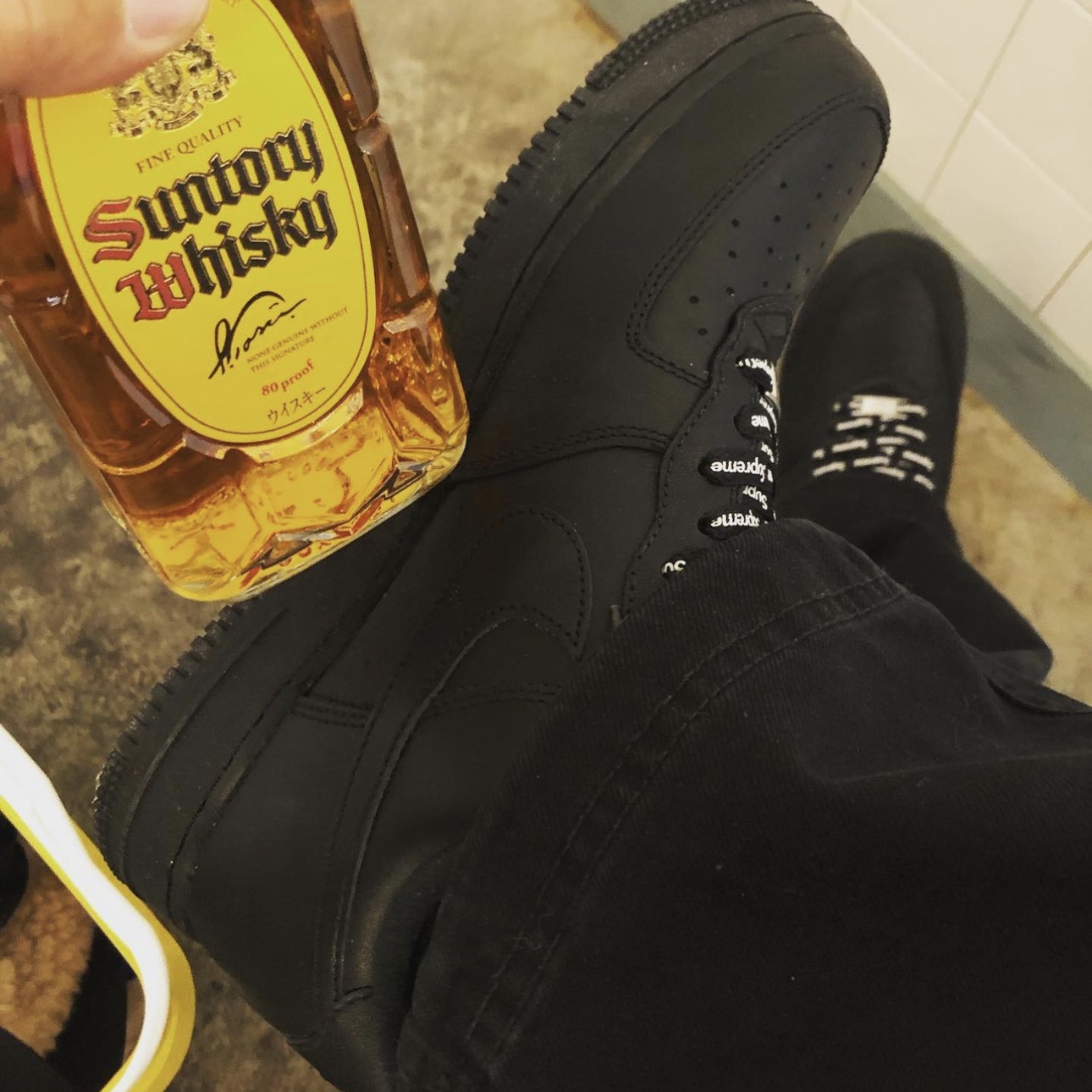 Nike x Supreme Air Force 1 Low Black 착용 스타일 - 4