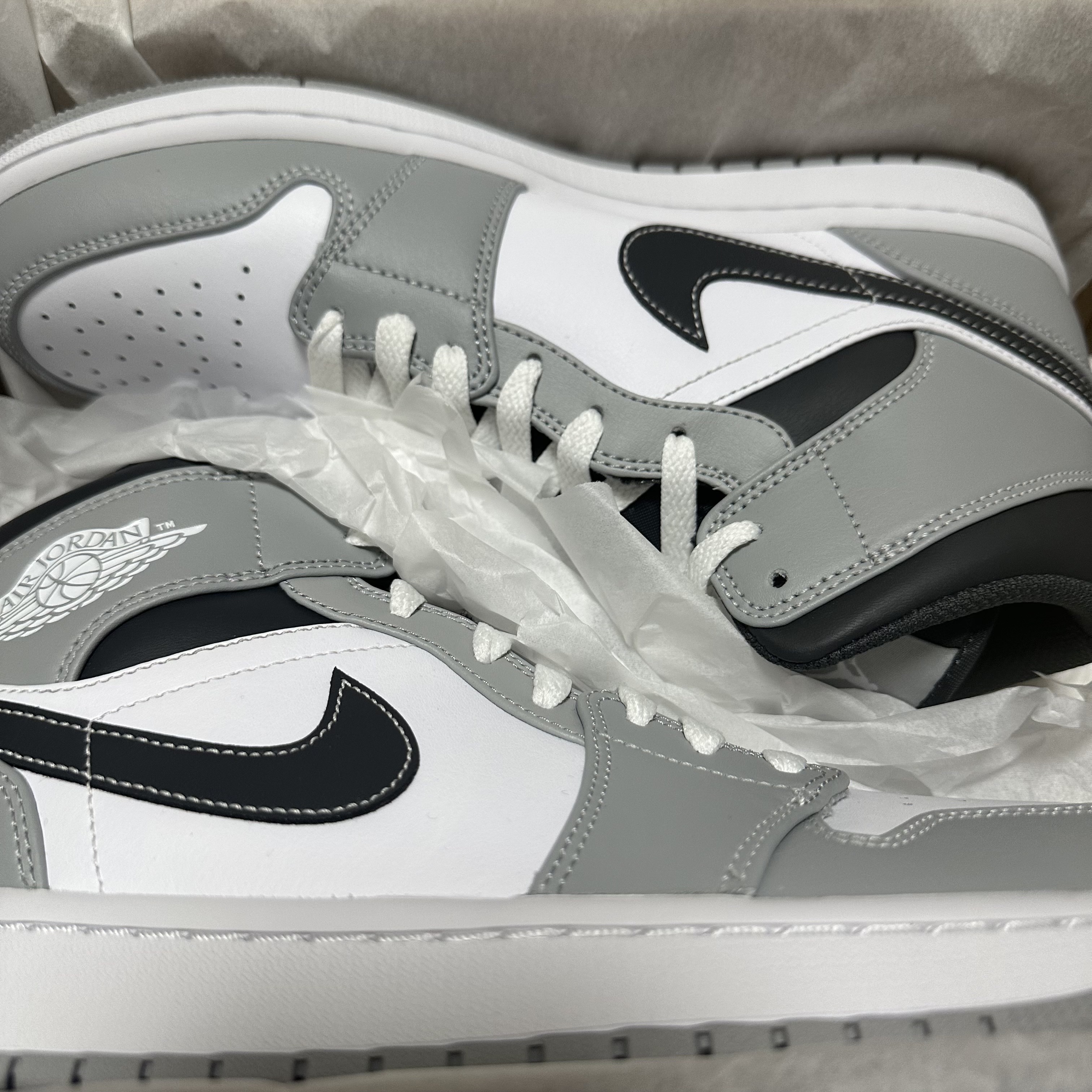 Jordan 1 Mid Light Smoke Grey Anthracite 착용 스타일