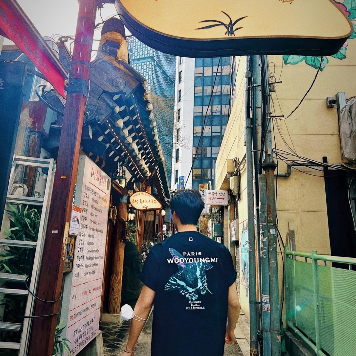 Wooyoungmi Butterfly Back Logo T-shirt Black - 23SS 착용 스타일