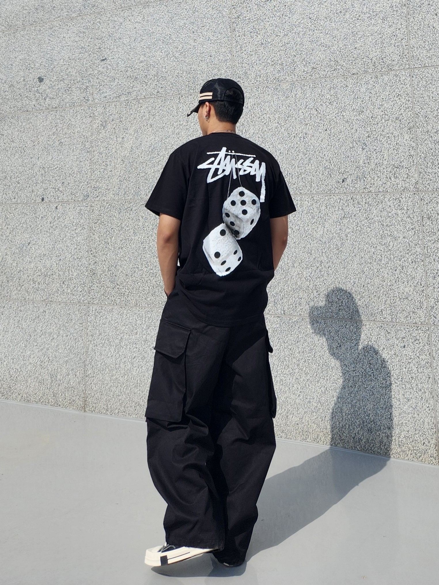 Stussy Fuzzy Dice T-Shirt Black, Converse x Drkshdw Turbodrk Chuck 70 Hi Black Lacquered Denim 착용 스타일 - 1