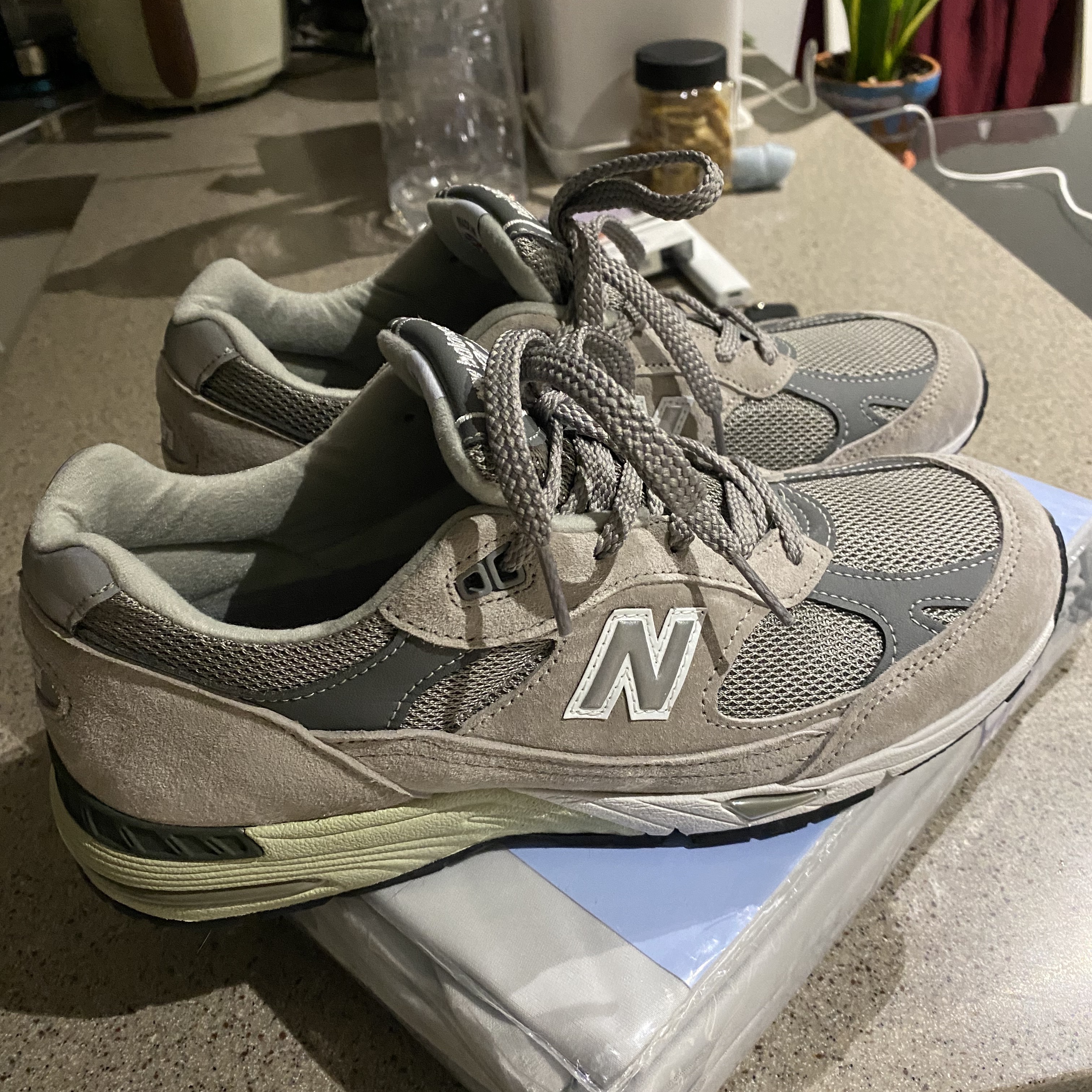 (W) New Balance 991 Made in UK Grey 착용 스타일 - 2