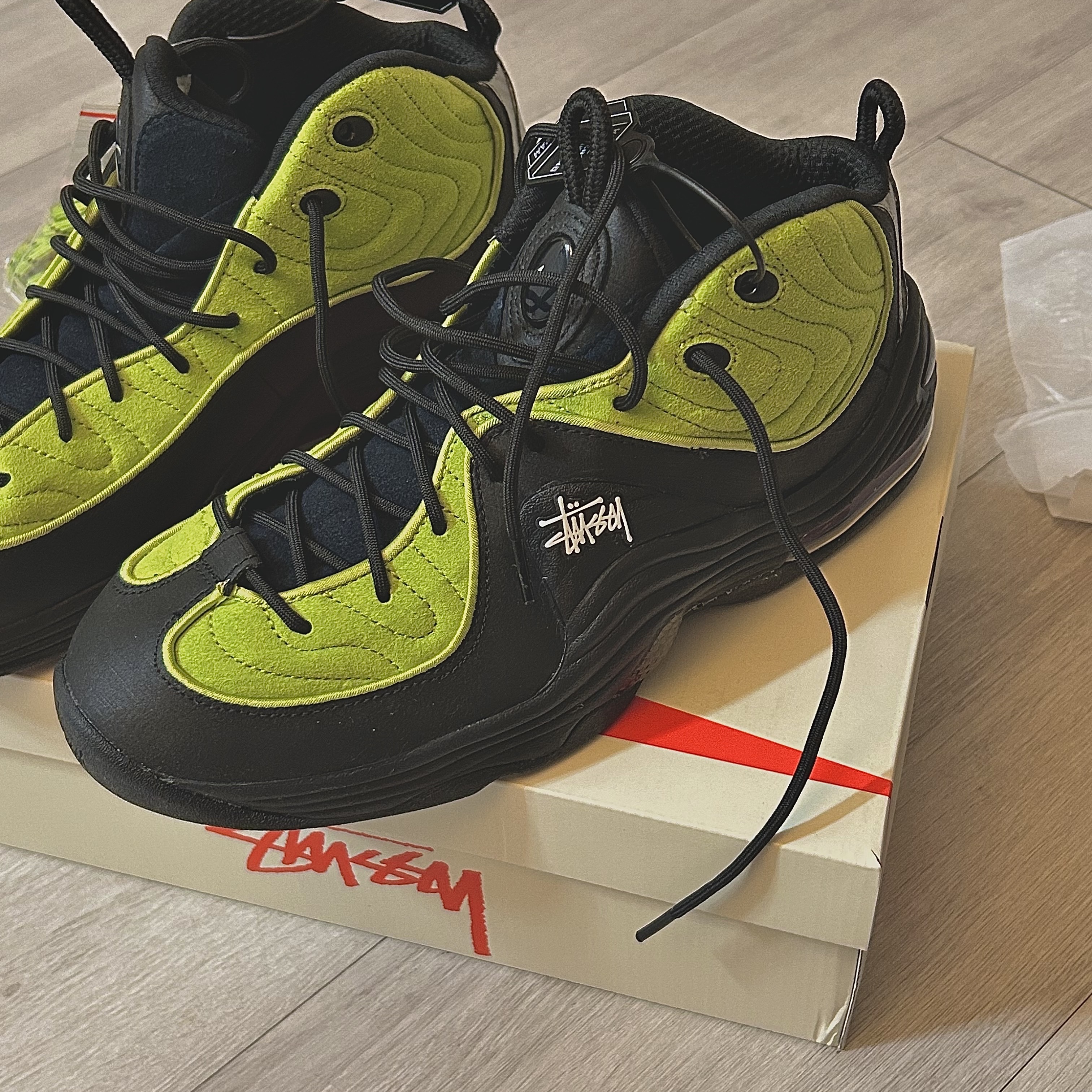 Nike x Stussy Air Penny II Vivid Green and Black 착용 스타일 - 1