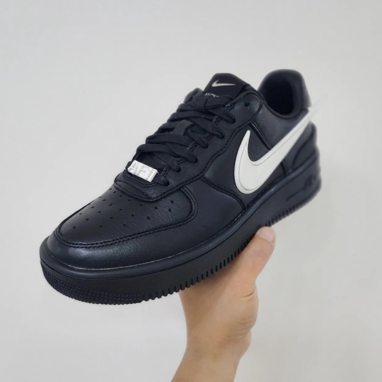 Nike x Ambush Air Force 1 Low SP Black 착용 스타일 - 1