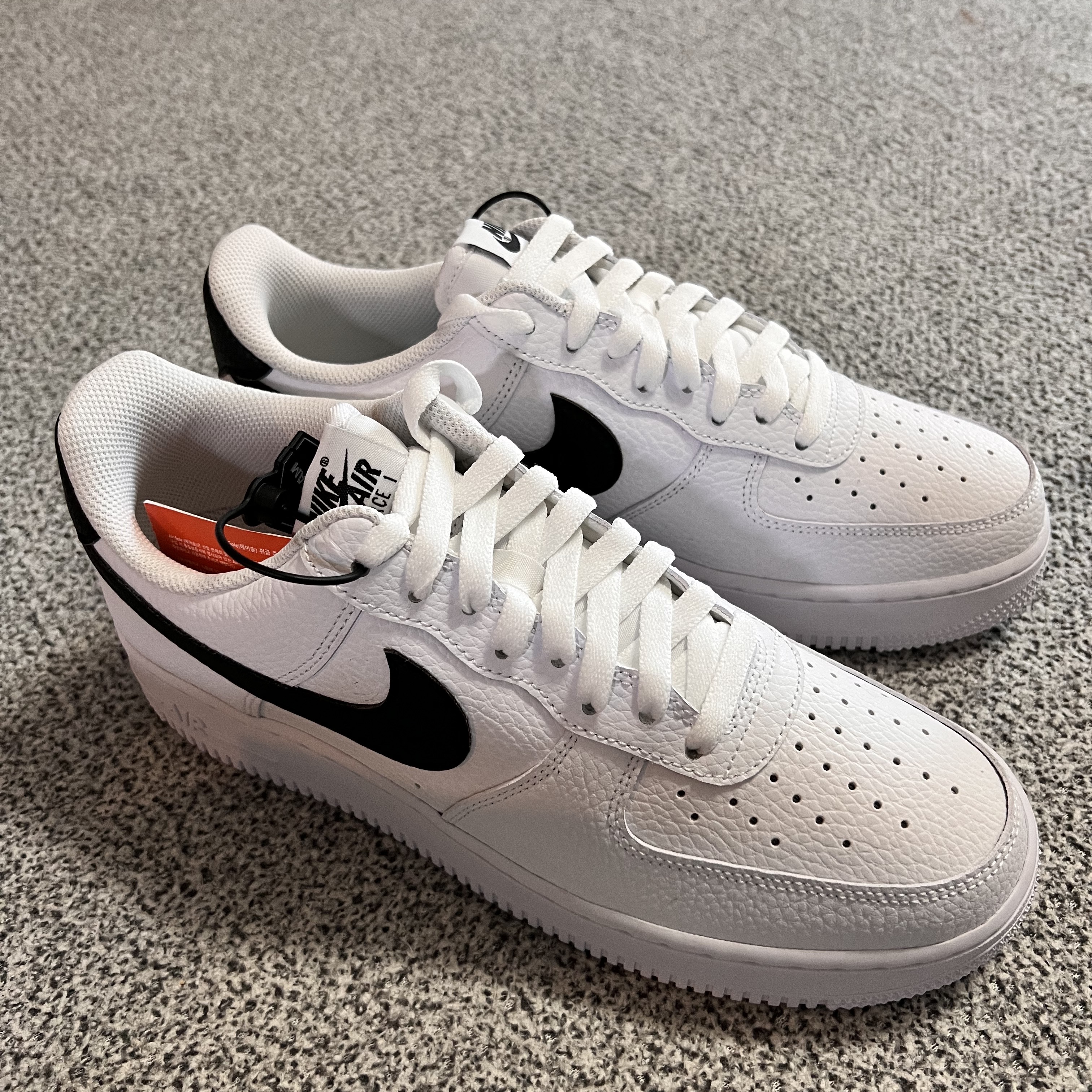 Nike Air Force 1 '07 White Black 착용 스타일 - 3