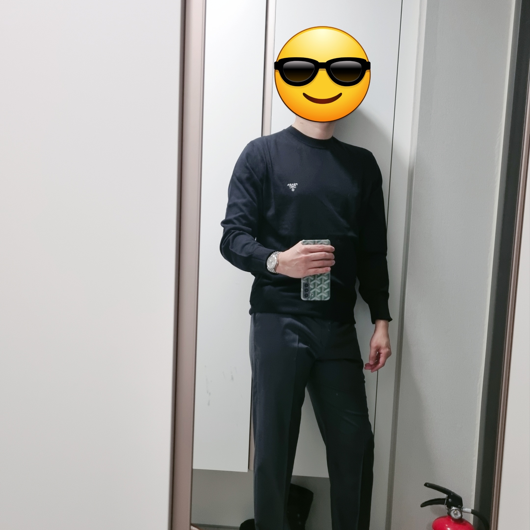 Prada Superfine Wool Crewneck Sweater Navy 착용 스타일 - 3