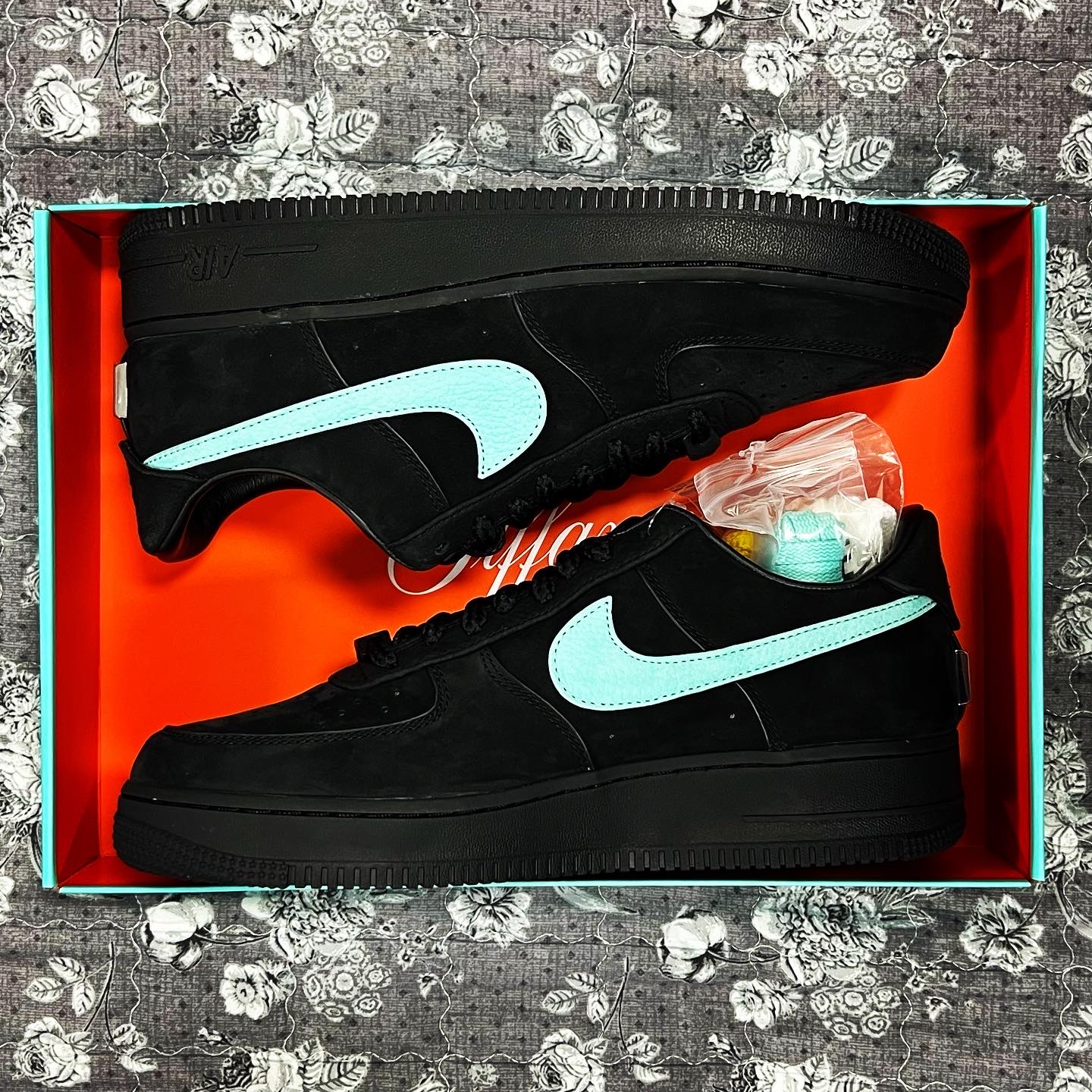 Nike x Tiffany & Co. Air Force 1 Low SP 1837 착용 스타일 - 4