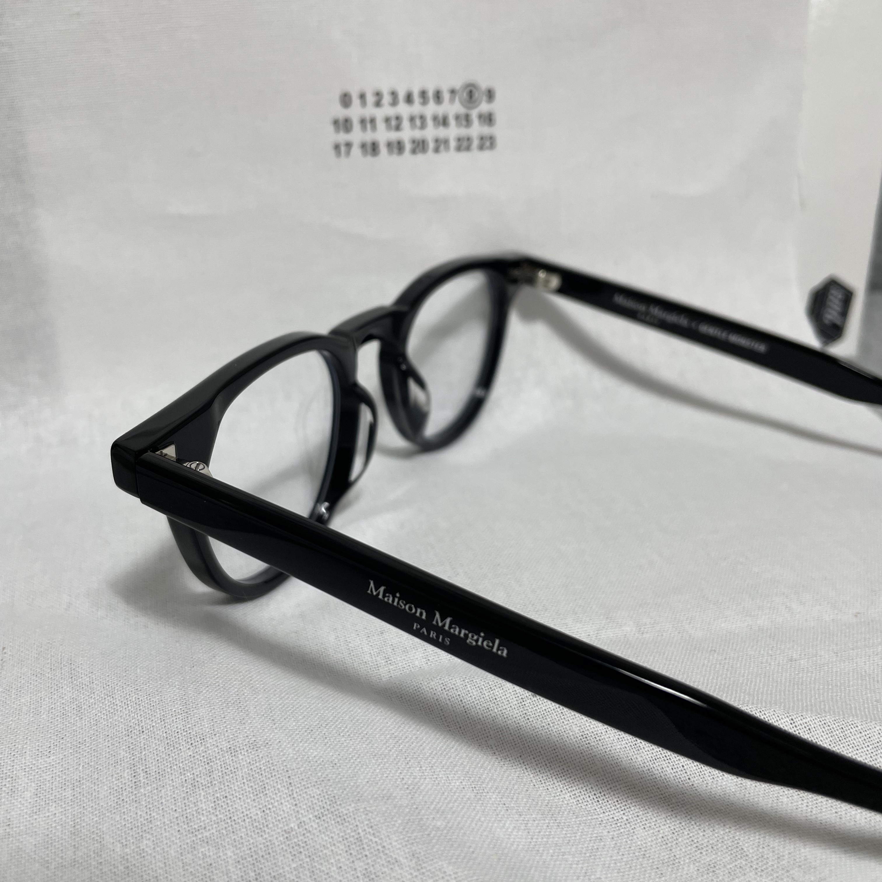 Gentle Monster x Maison Margiela MM009 Clear Black 착용 스타일 - 2