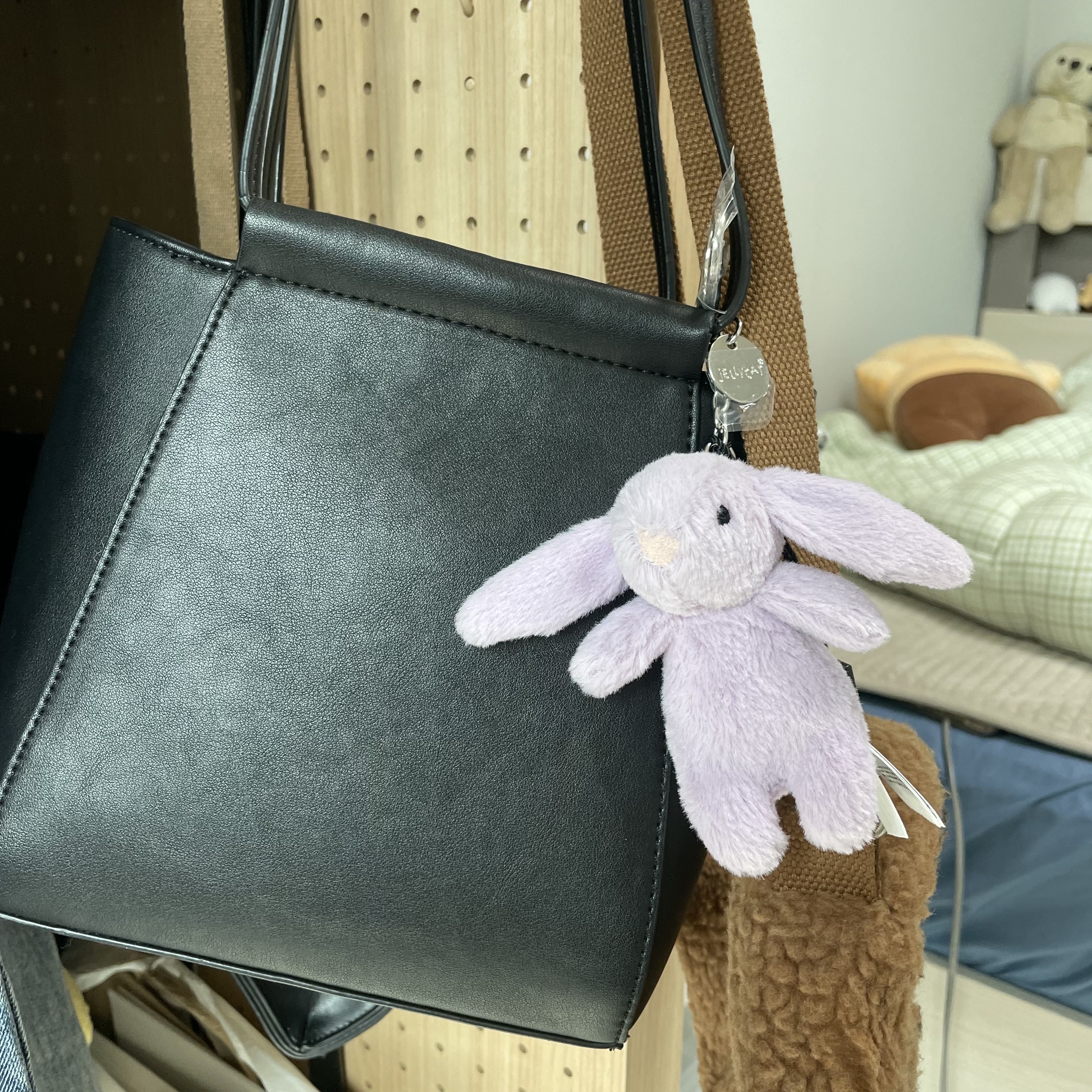Jellycat Bashful Bunny Bag Charm Lavender 착용 스타일 - 1